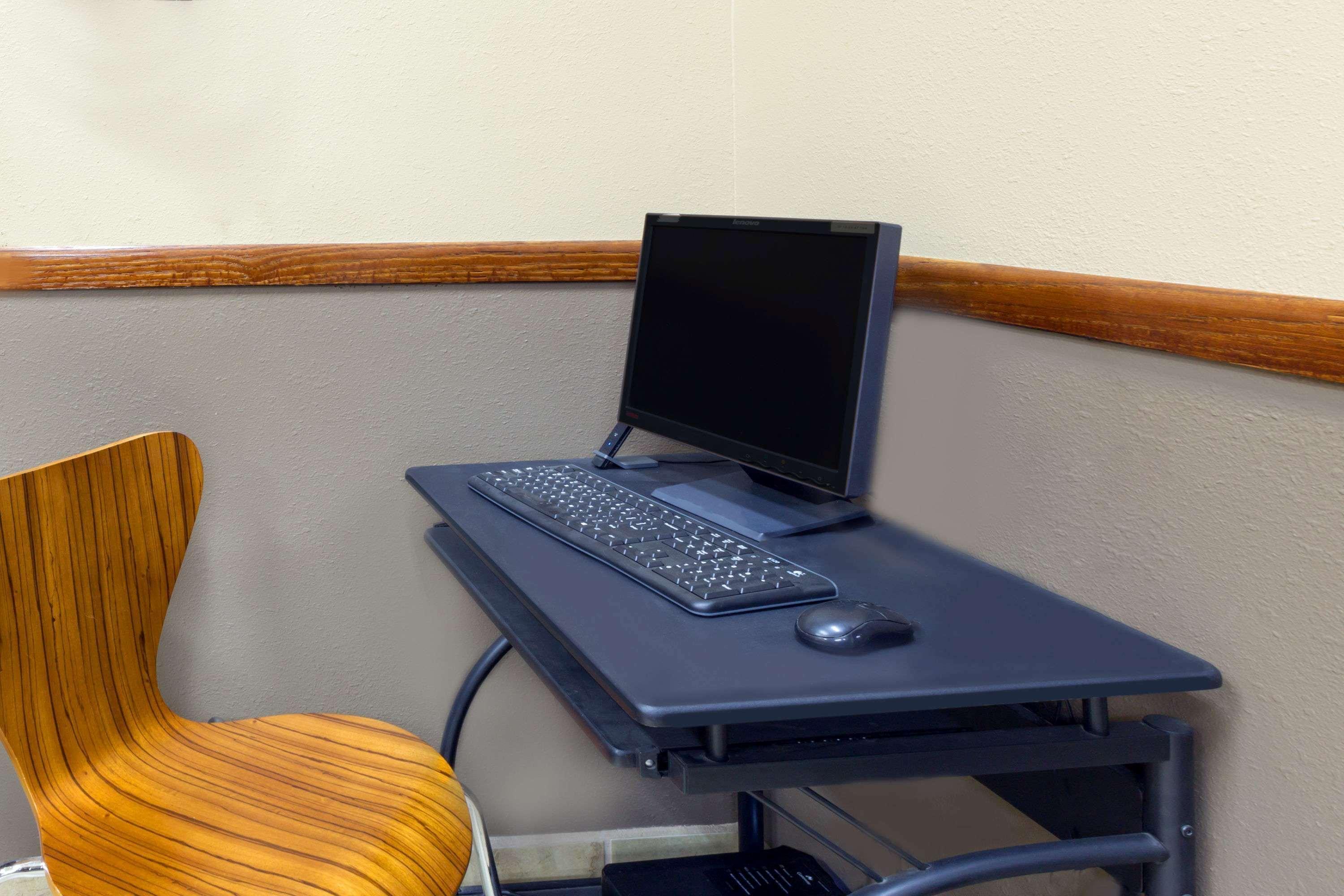 Centro de Negocios Super 8 by Wyndham Carroll