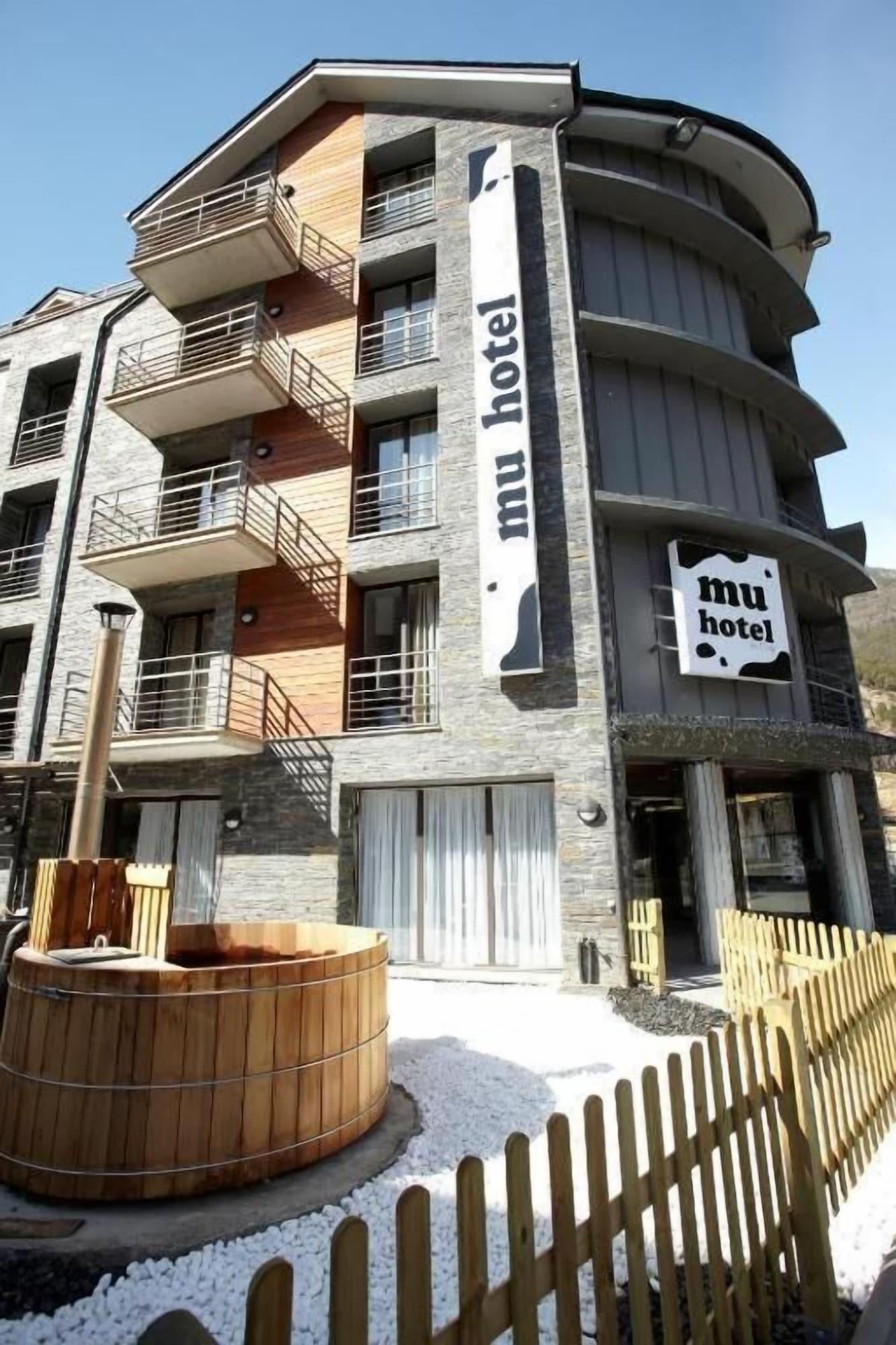 Vista Exterior Hotel Mu