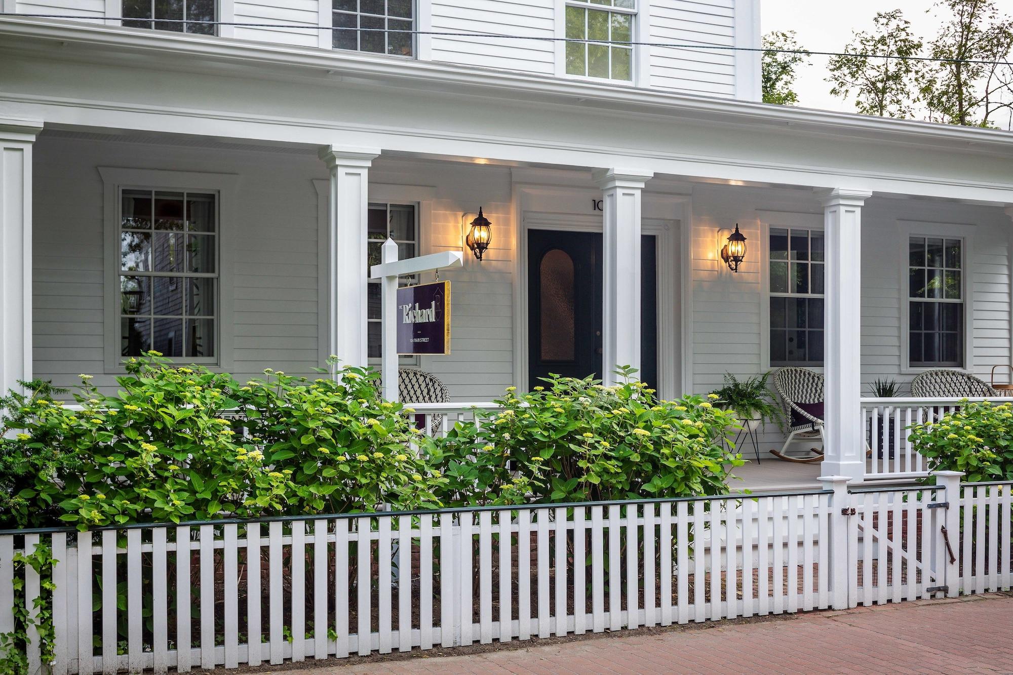 Varios The Richard, The Edgartown Collection
