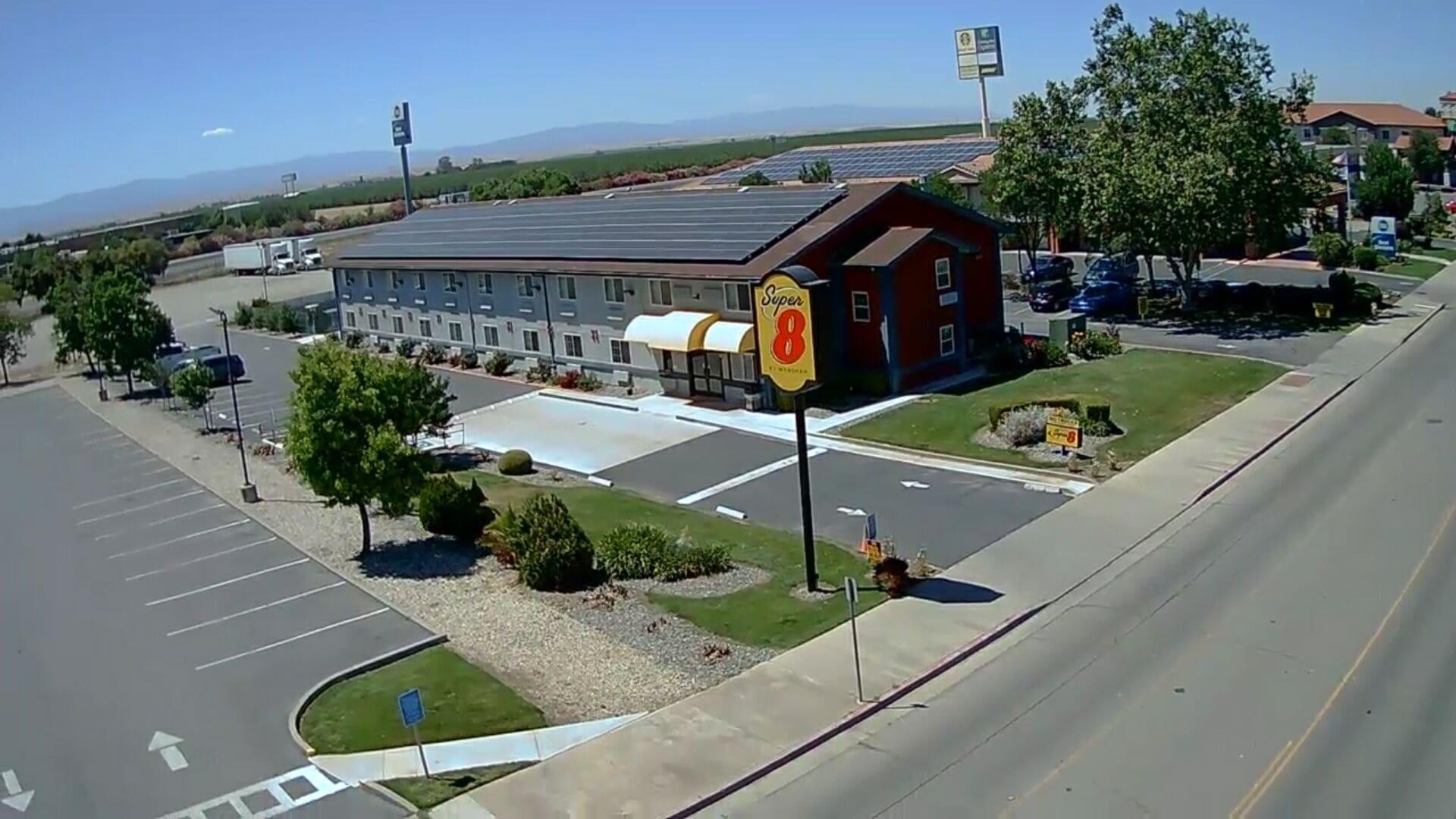 Vista Exterior Super 8 by Wyndham Willows