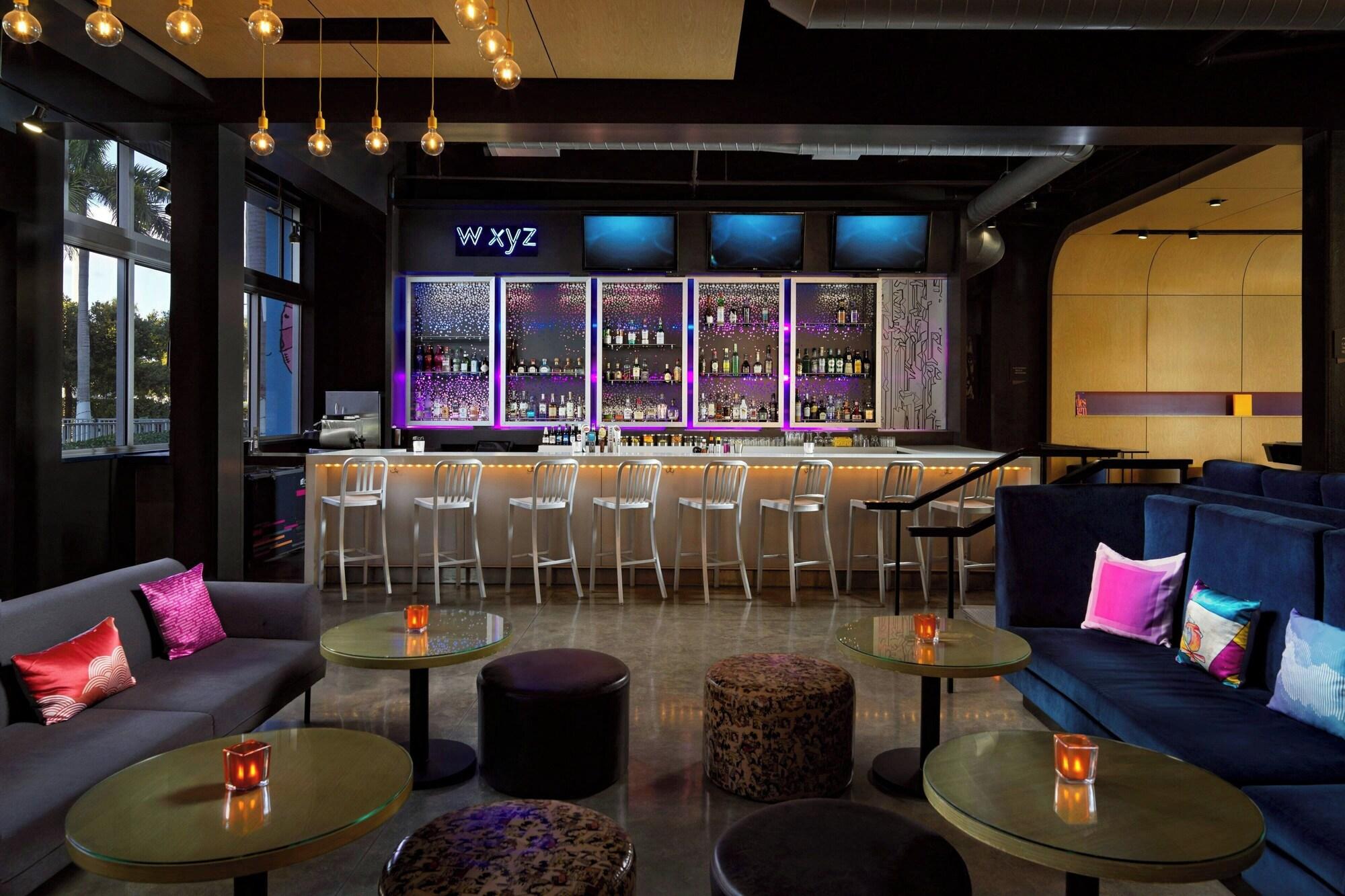 Vista Lobby Aloft Miami Doral