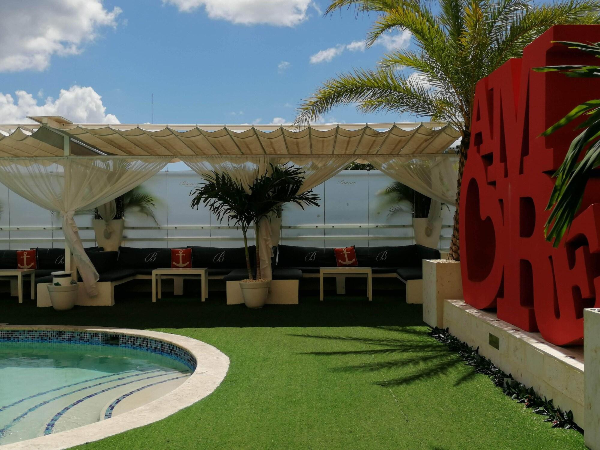 Vista Exterior Ramada Santo Domingo Princess Hotel