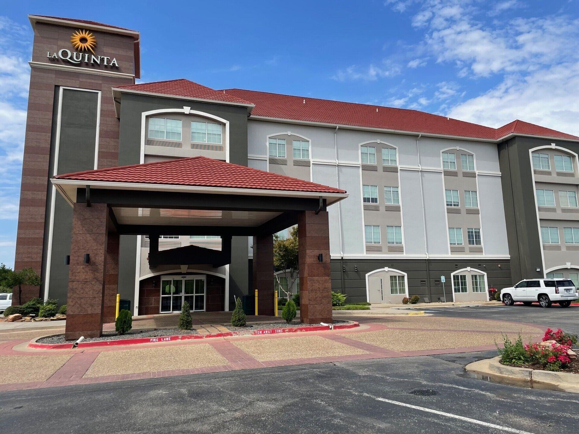 Vista Exterior La Quinta Inn & Suites by Wyndham Oklahoma City - Moore
