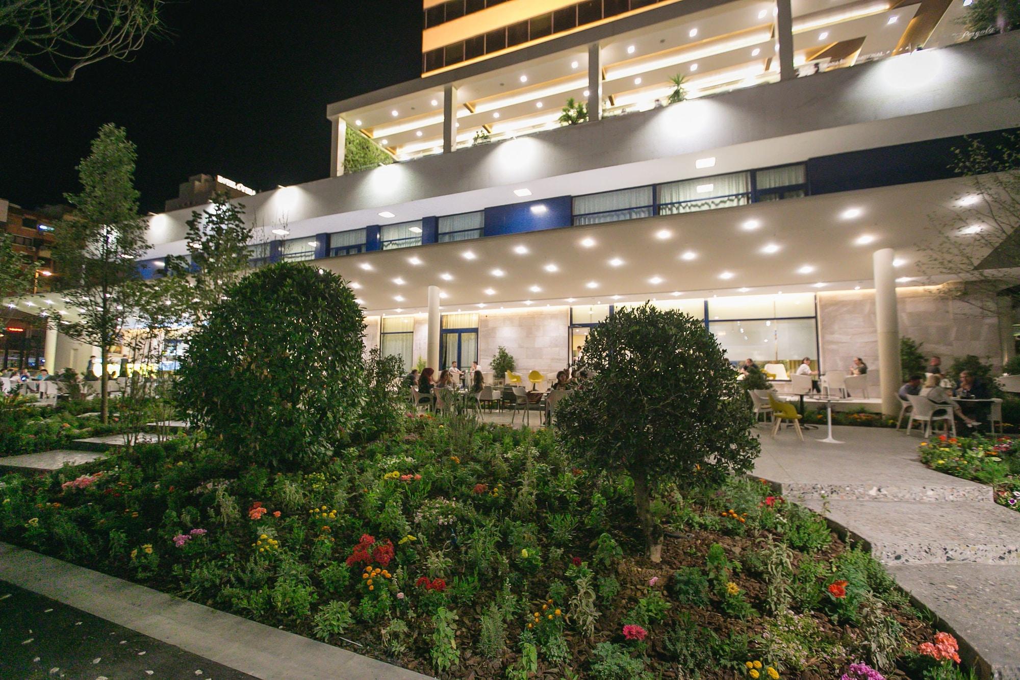 Bar/Salón Tirana International Hotel & Conference Centre