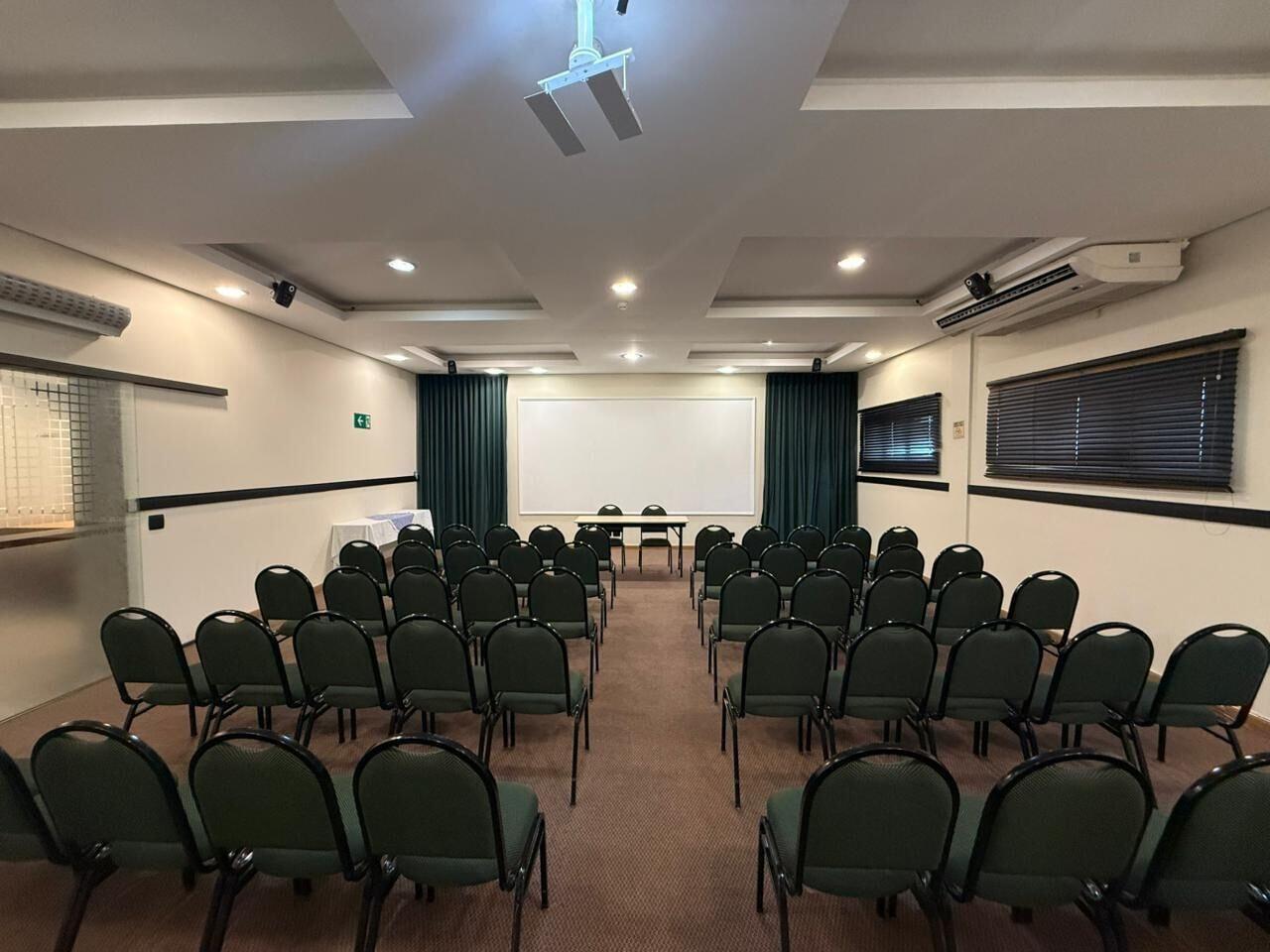Sala de Reuniones Hotel Thomasi Maringa