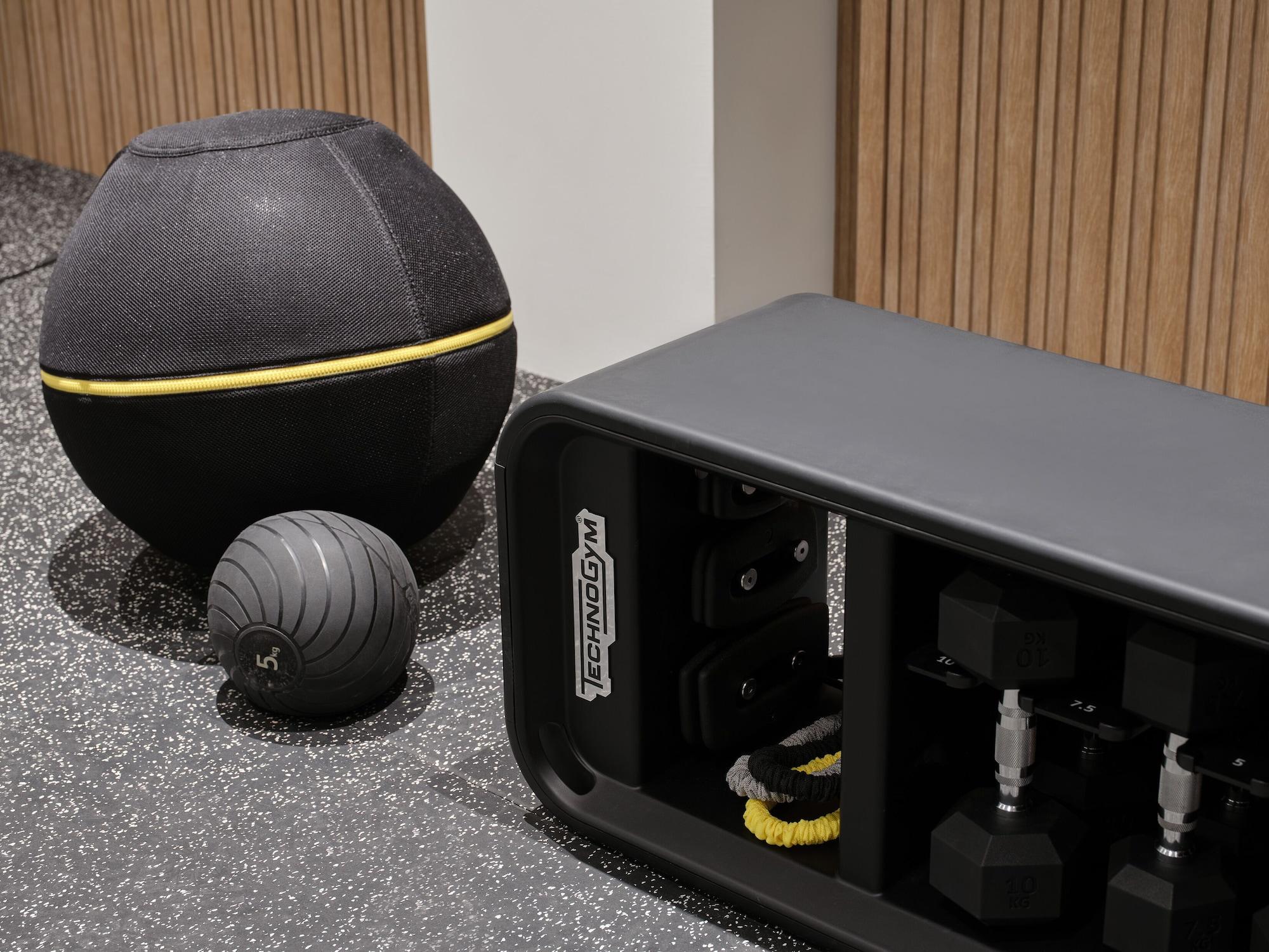 Gimnasio Nur Outline Aparthotel