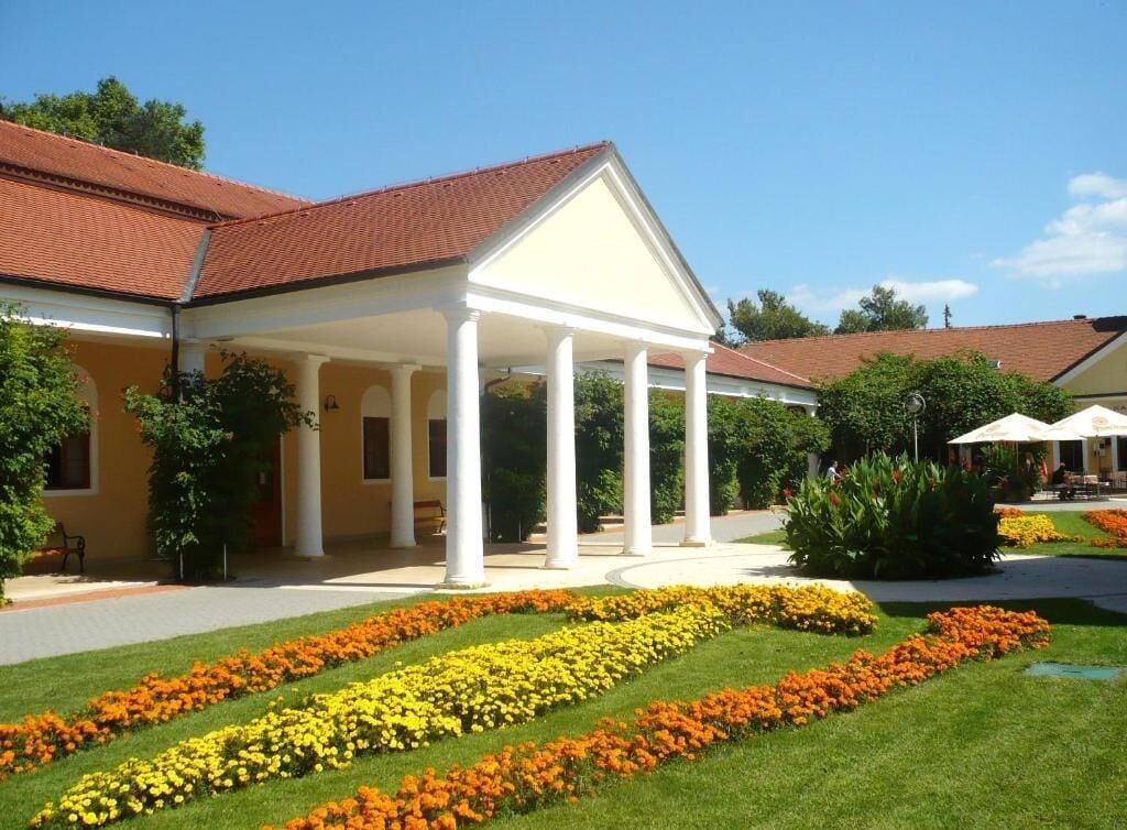 Vista Exterior Villa Paris