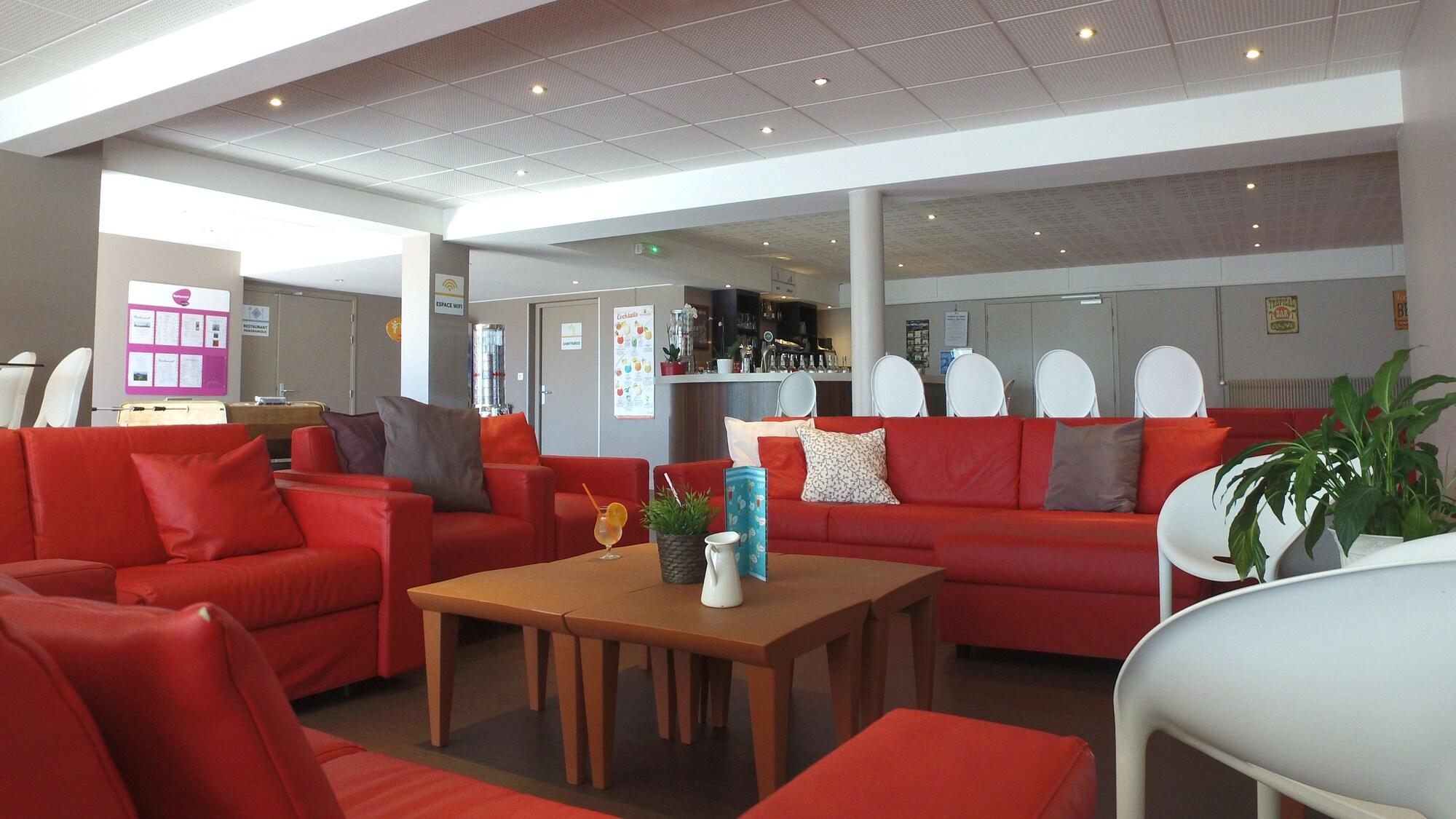Vista Lobby VVF Montpeyroux Auvergne, Parent