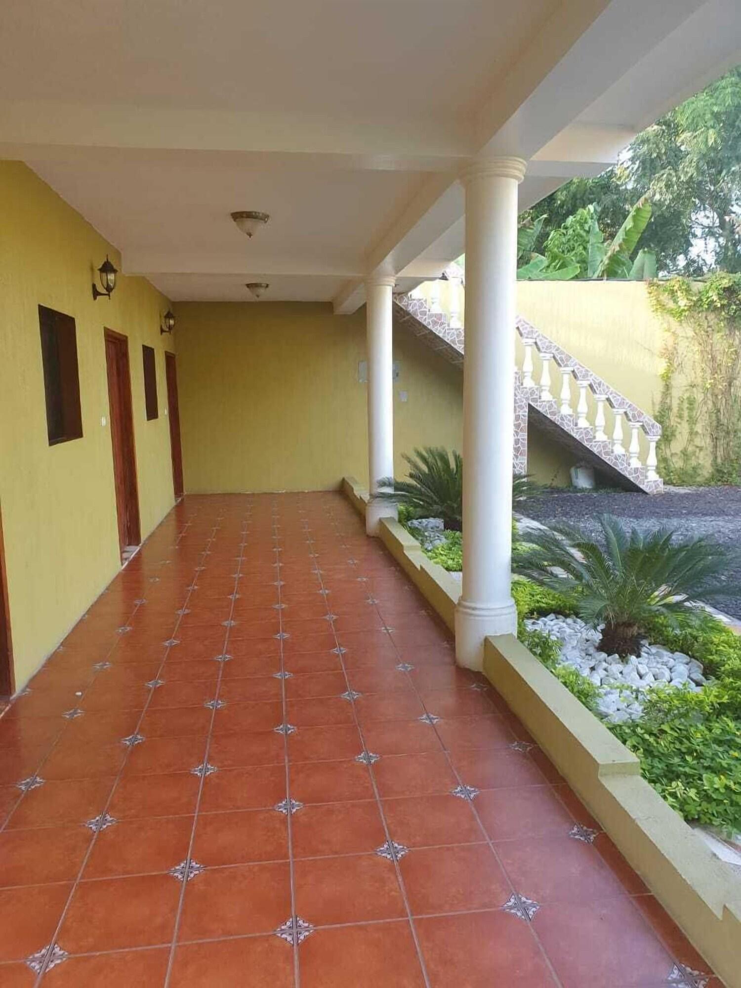 Varios Hotel La Iguana Dorada