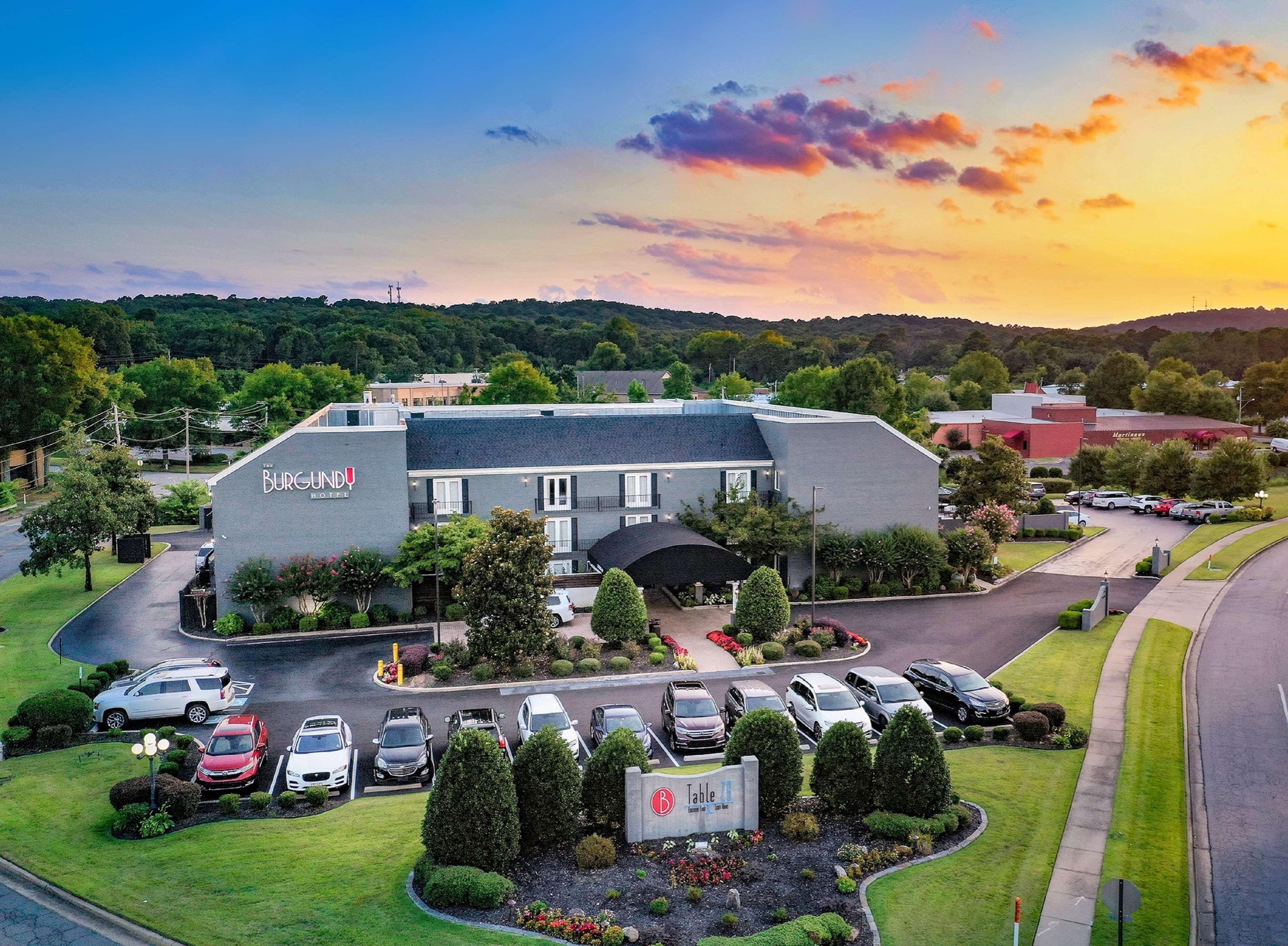 Vista Exterior The Burgundy Hotel, Tapestry Collection by Hilton