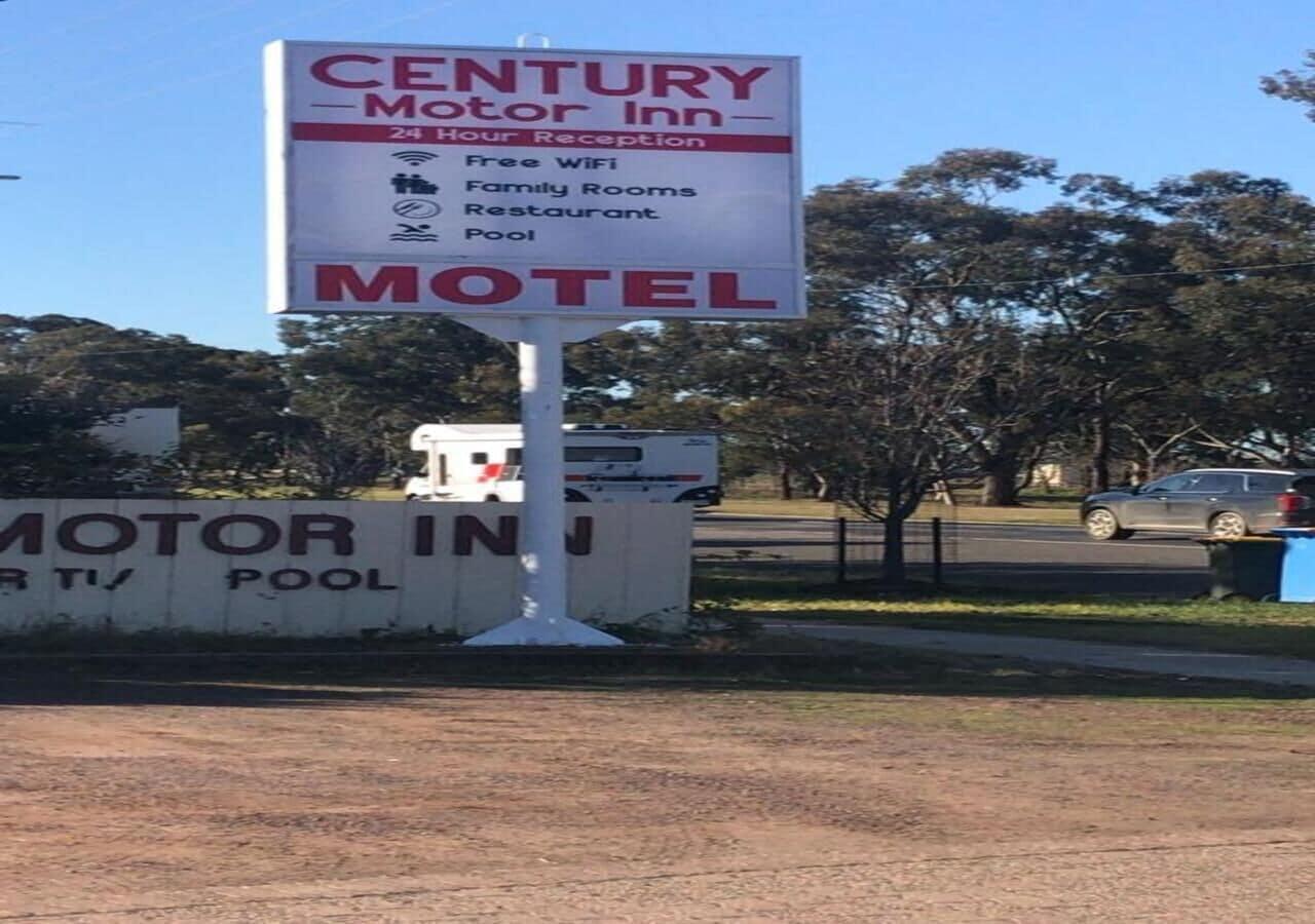 Varios Century Motor Inn