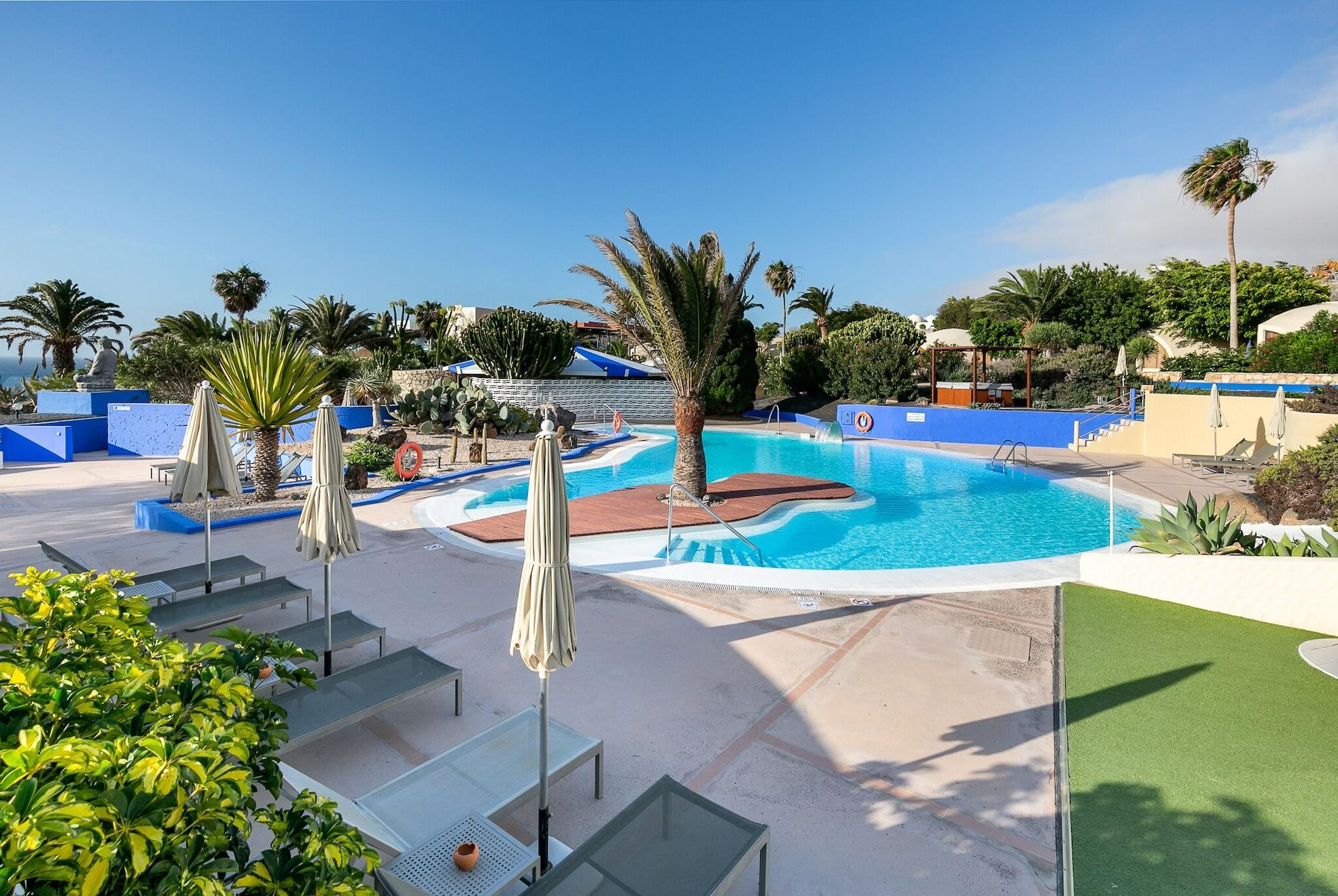 Vista Piscina Hotel LIVVO Risco del Gato Suites