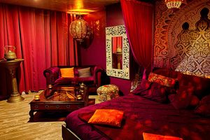 Alojamiento - Themed suites & apartments with private jacuzzi for lovers