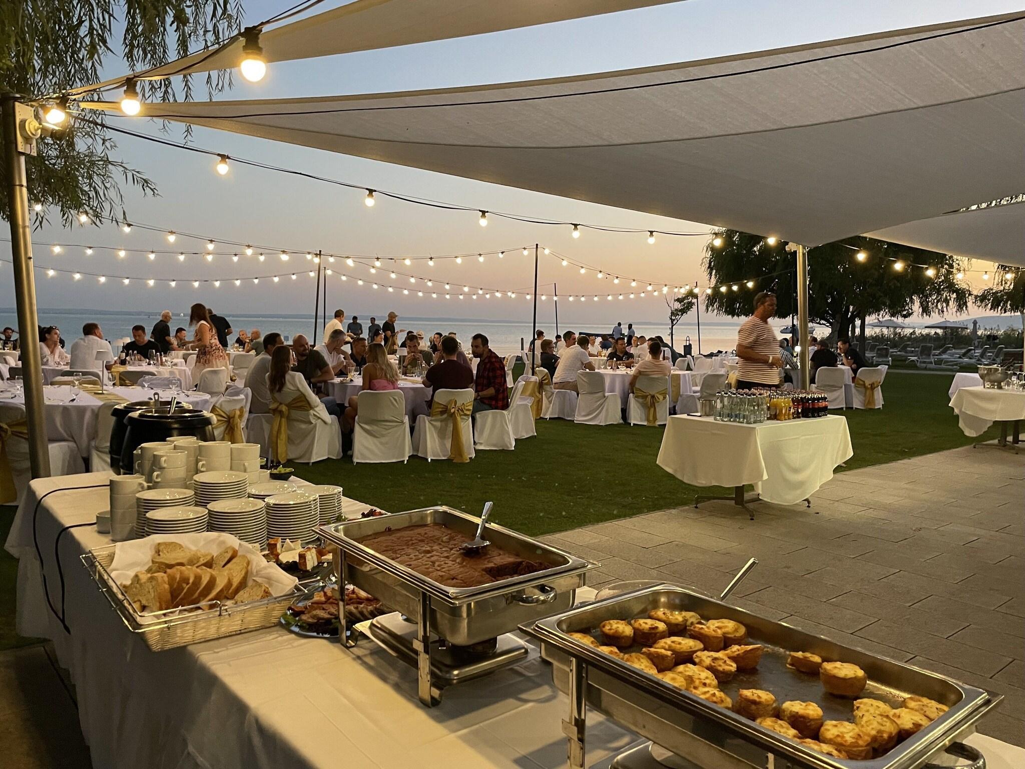 Vista Exterior Hotel Marina Port