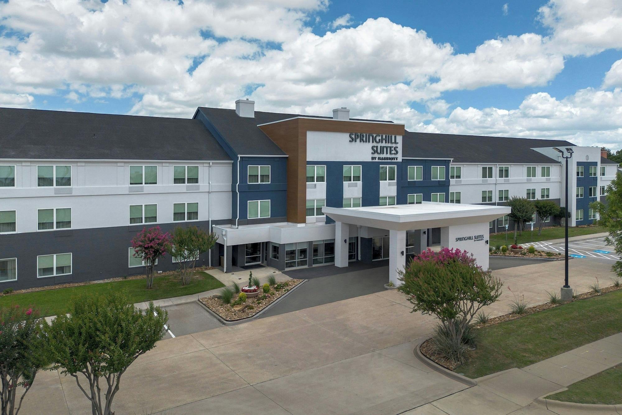 Vista Exterior SpringHill Suites Dallas Arlington North