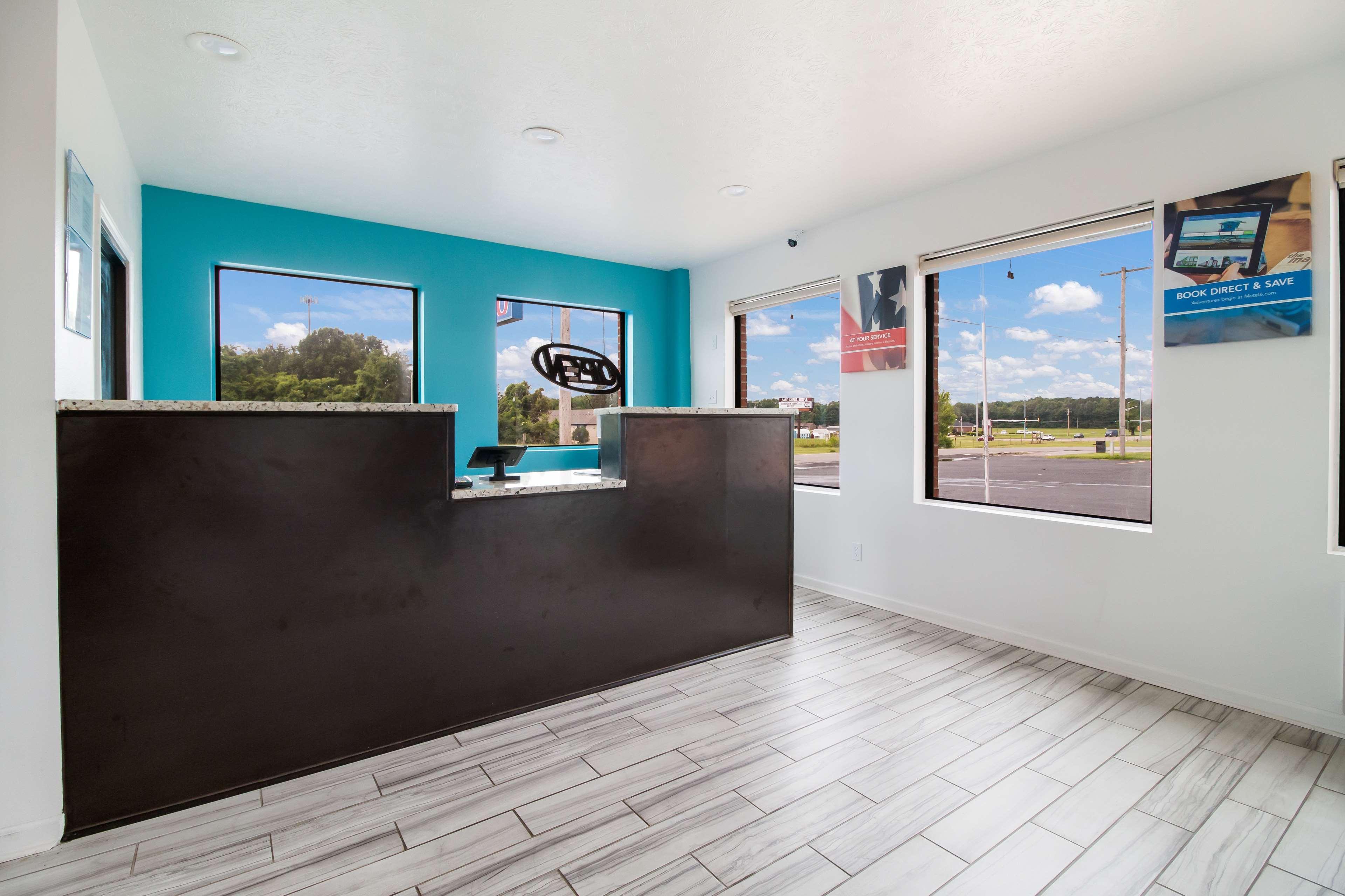 Vista Lobby Travelodge by Wyndham Metropolis