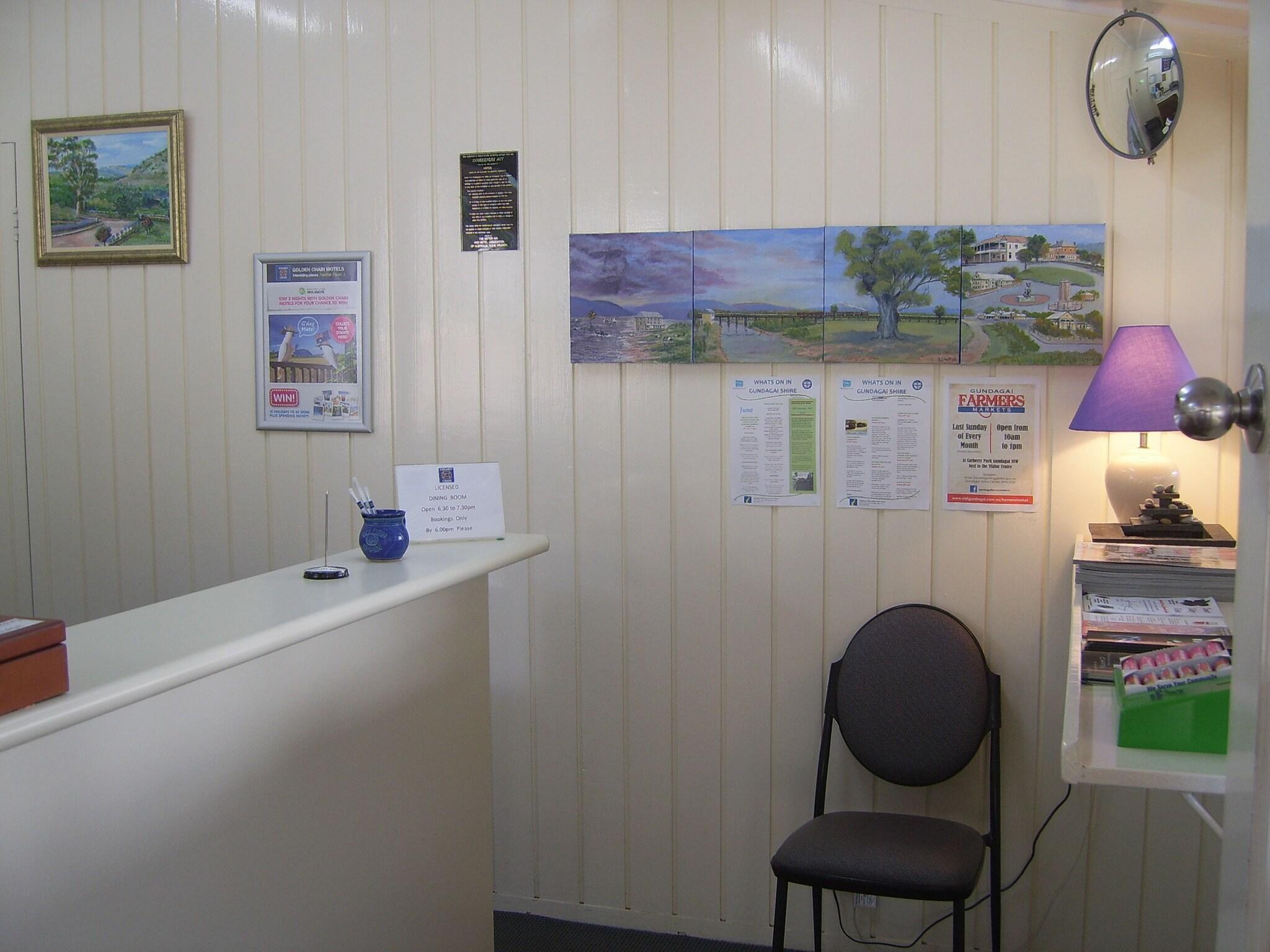 Vista Lobby Golden Chain Garden Motor Inn