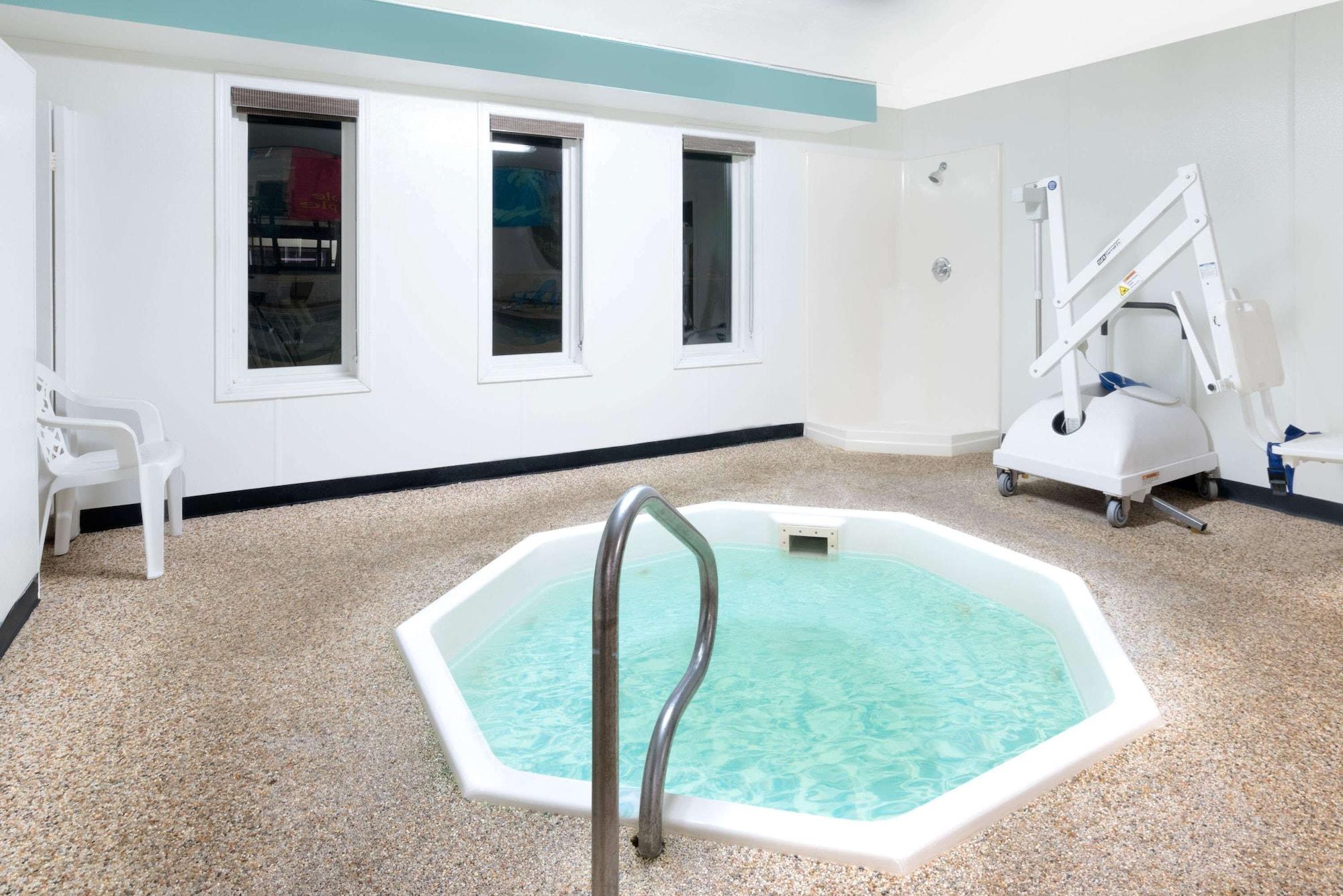 Spa Super 8 by Wyndham Huron