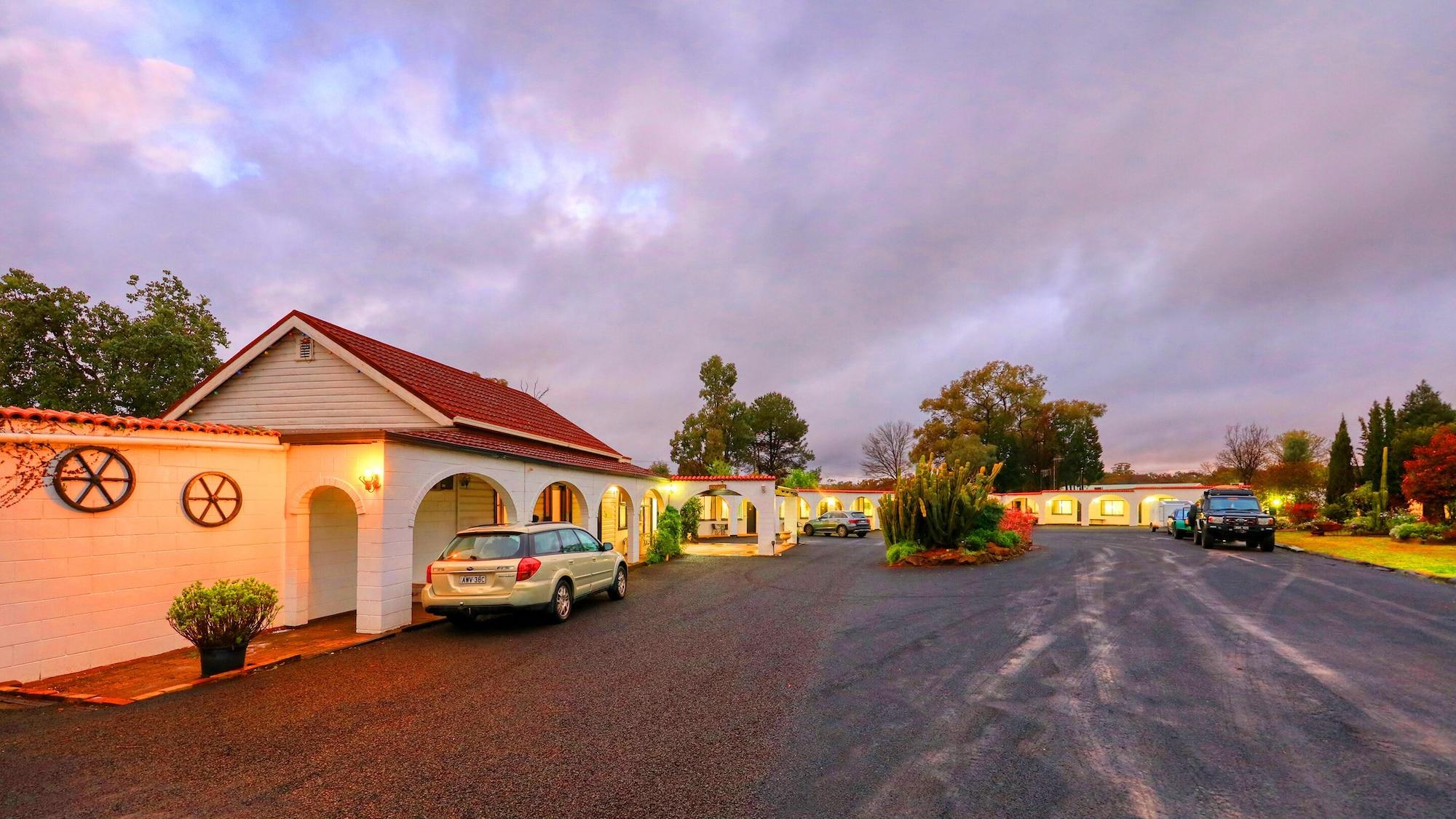Varios Azalea Motel