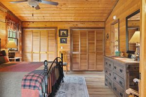 Alquiler Vacacional - Smoky Mountain Log Cabin • 2 King Bedrooms • Near Gatlinburg