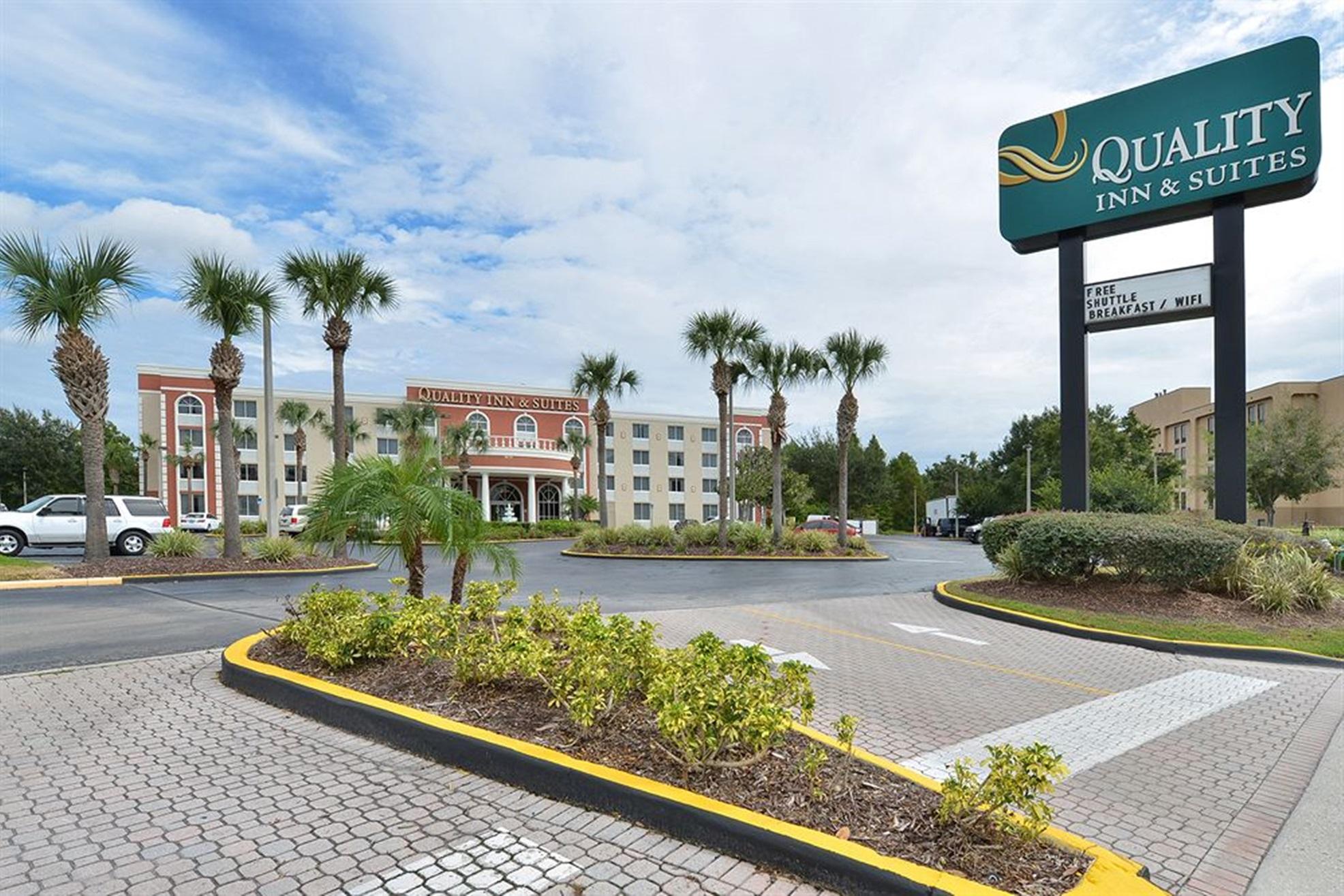 Vista Exterior Quality Inn & Suites Near the Theme Parks