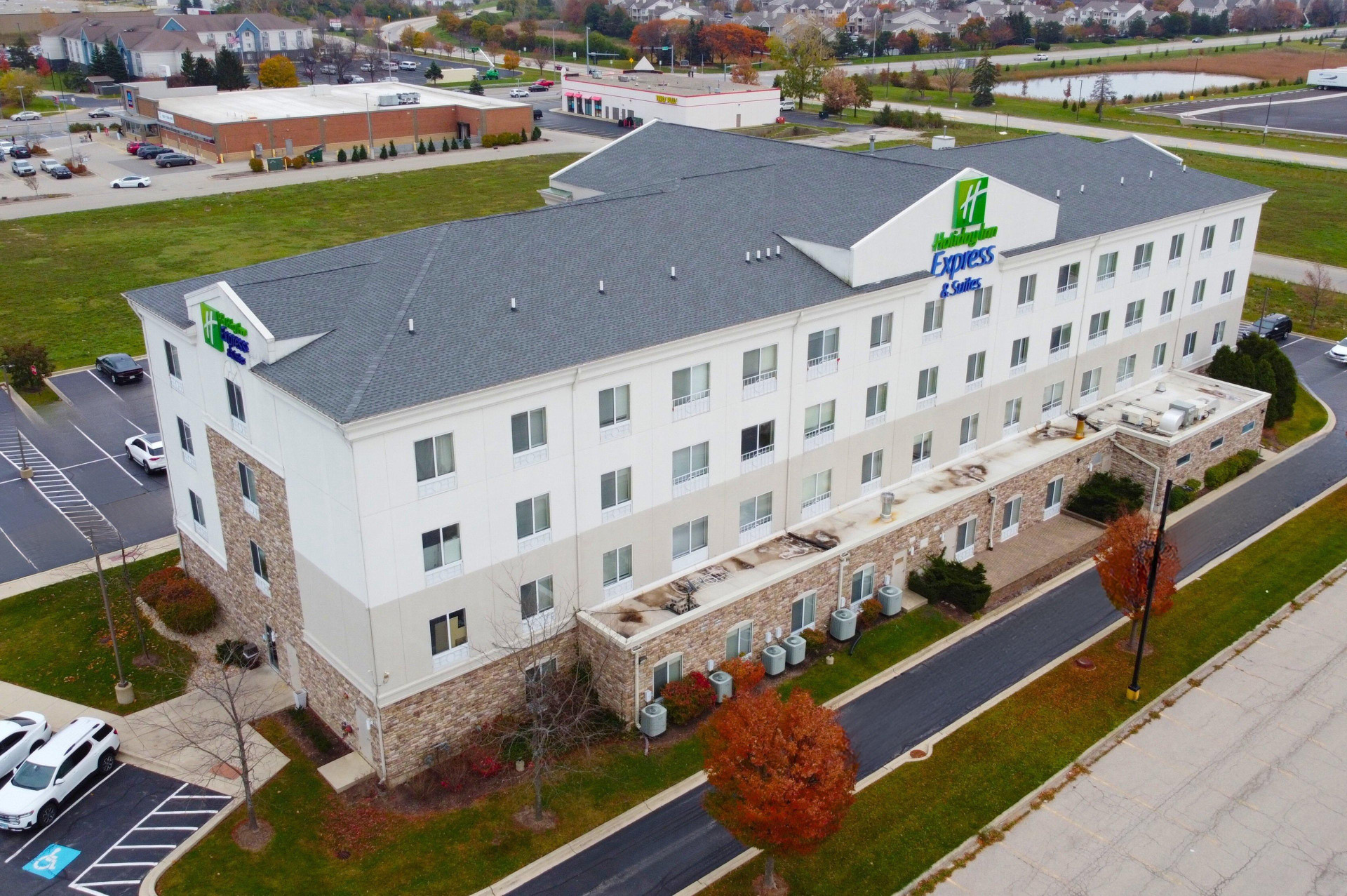 Vista Exterior Hol. Inn Exp. Hotel and Suites Waukegan/Gurnee