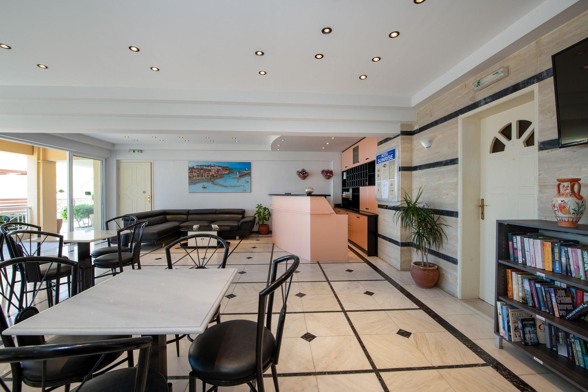 Vista Lobby Sunrise Studios & Apartments