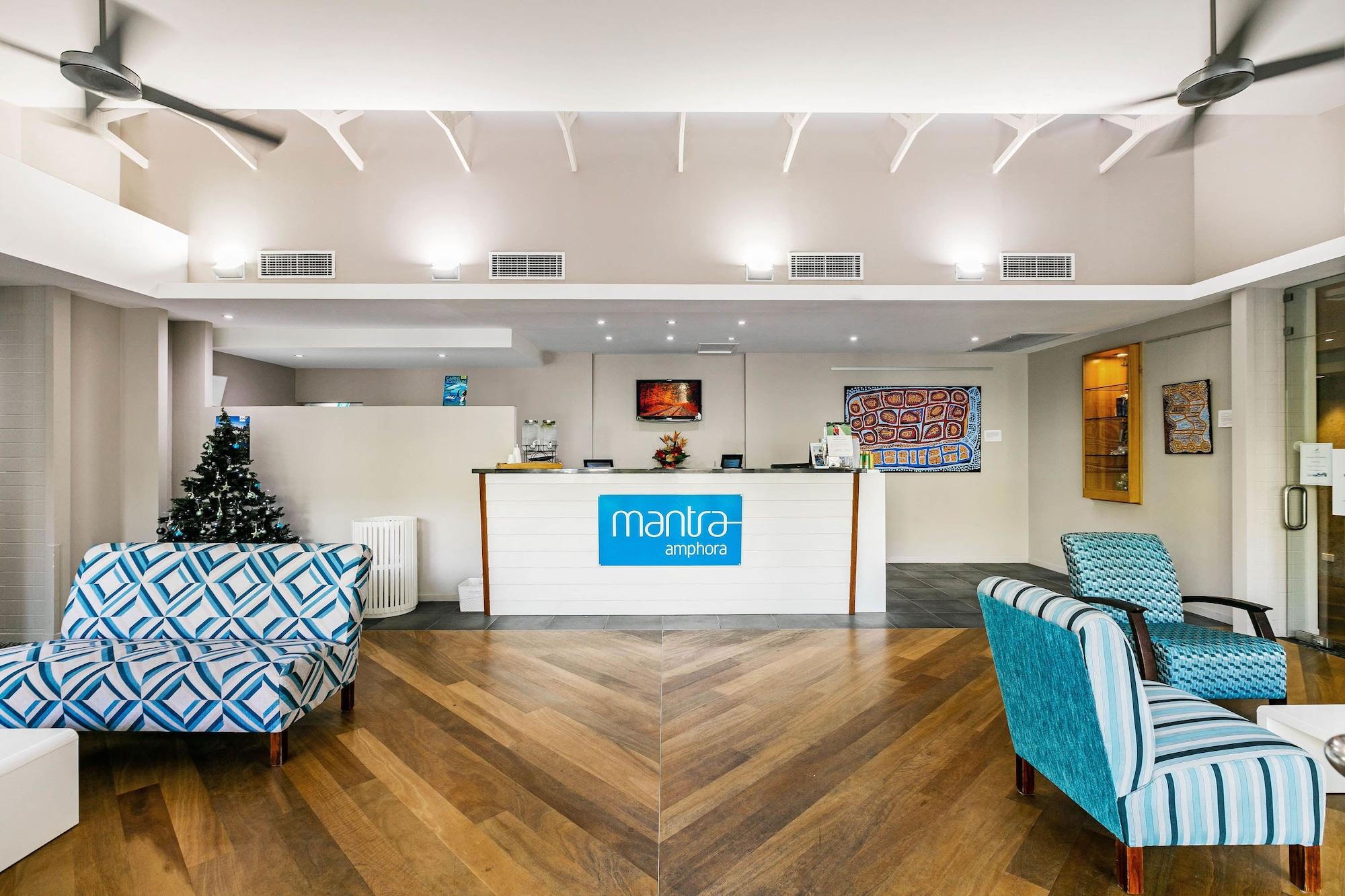 Vista Lobby Mantra Amphora