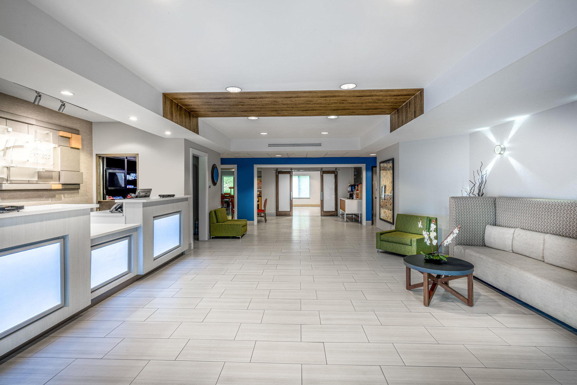 Vista Lobby Holiday Inn Express & Suites Tell City
