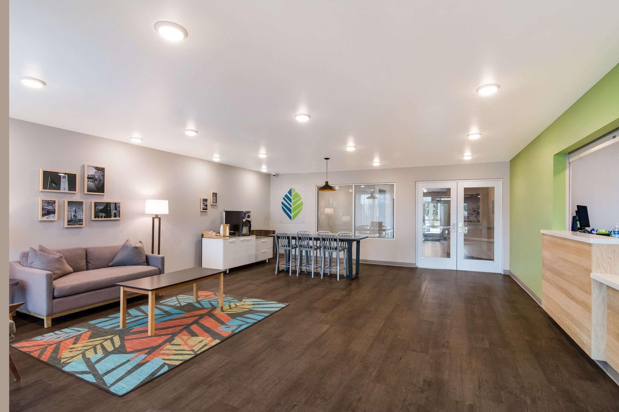 Vista Lobby WoodSpring Suites Morrisville Raleigh Durham Airport