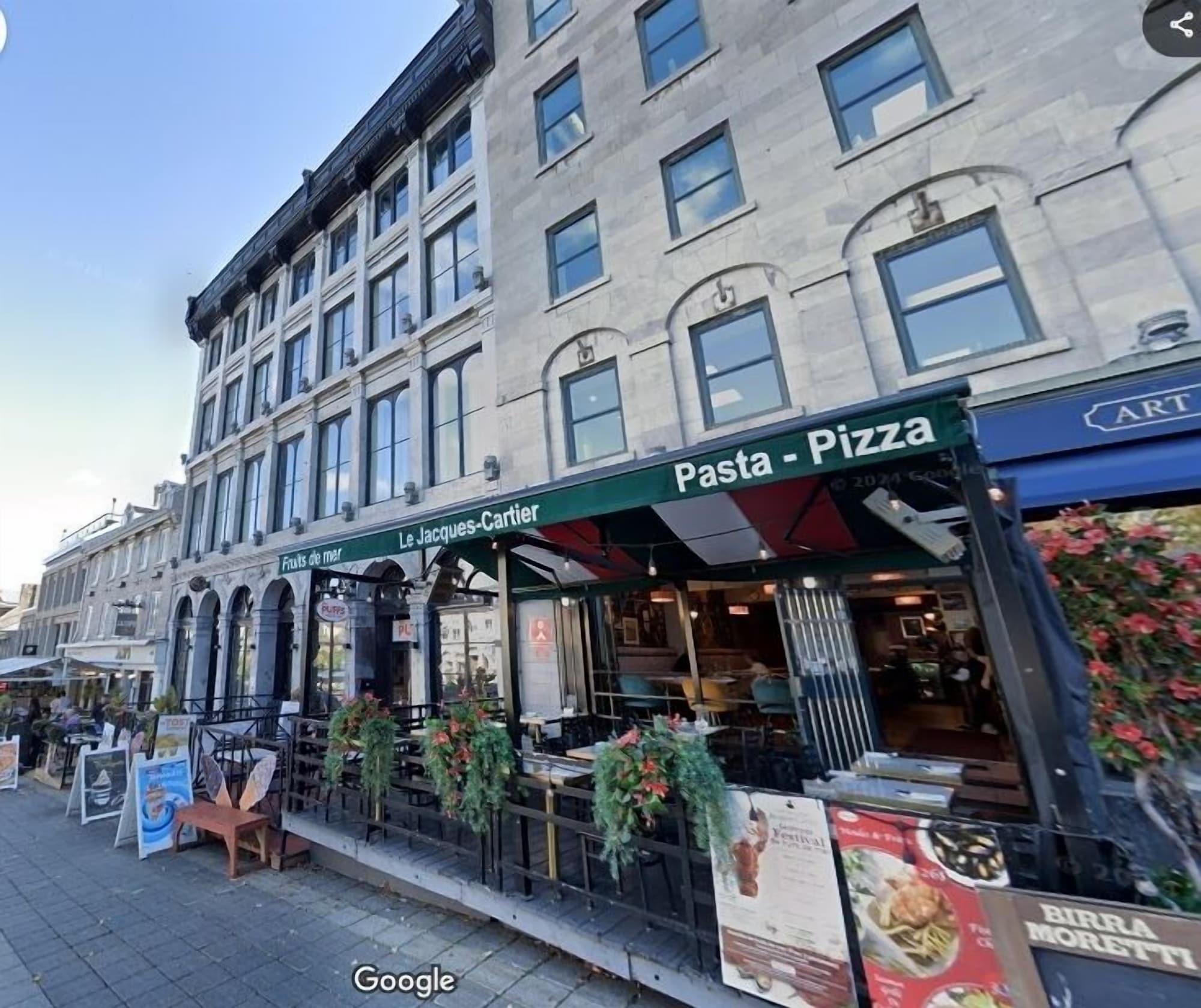 Vista Exterior Maison Place Jacques-Cartier by Luxury In Transit