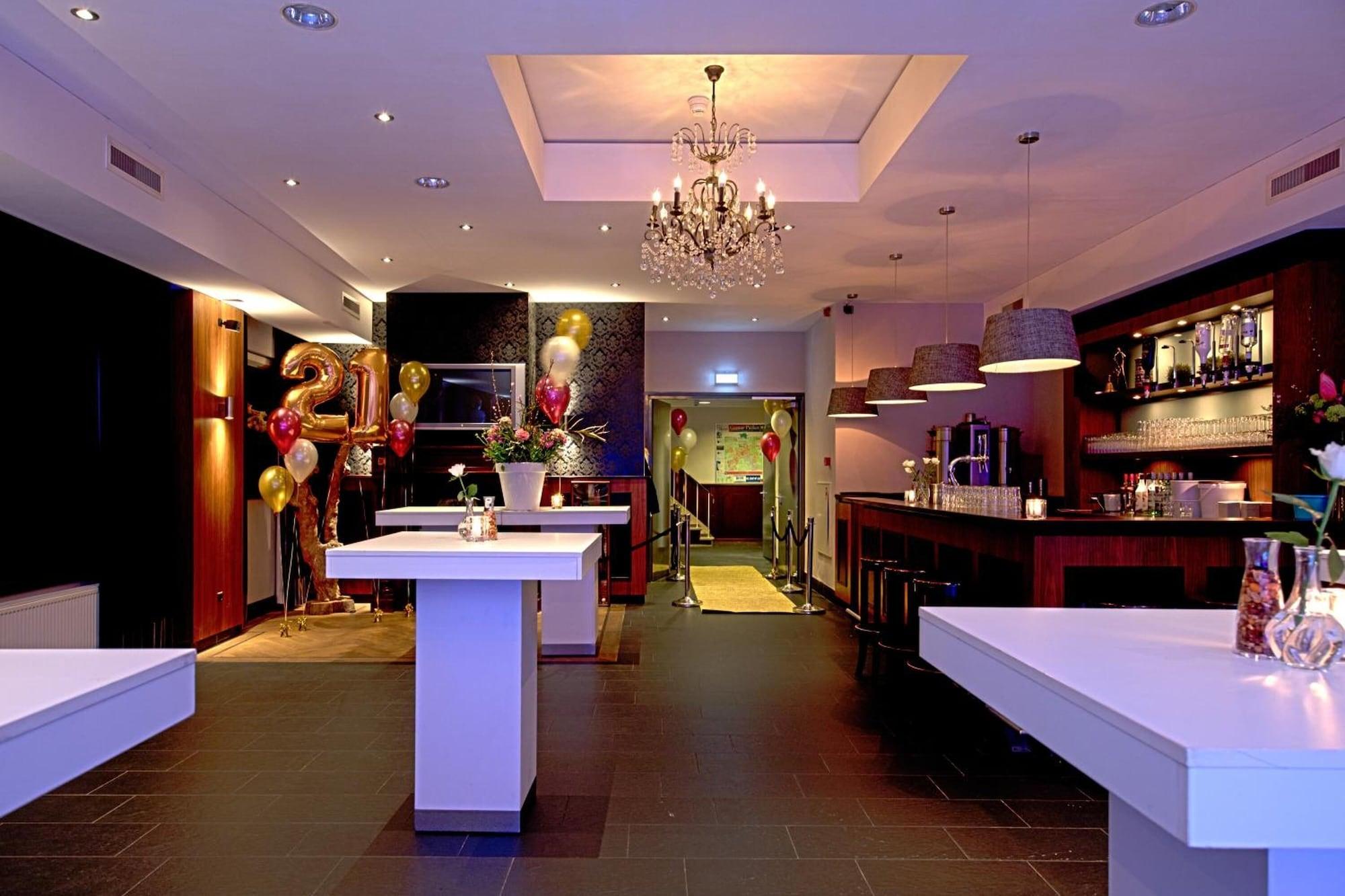 Bar/Salón Hotel St. Lambert