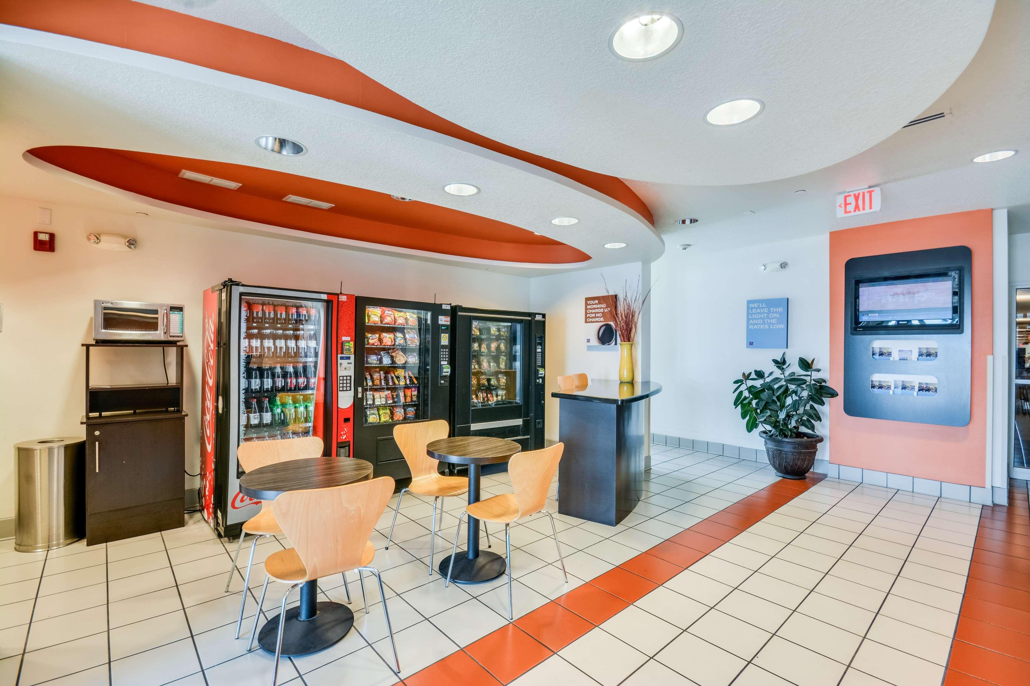 Vista Lobby Motel 6 Biloxi, MS - Beach