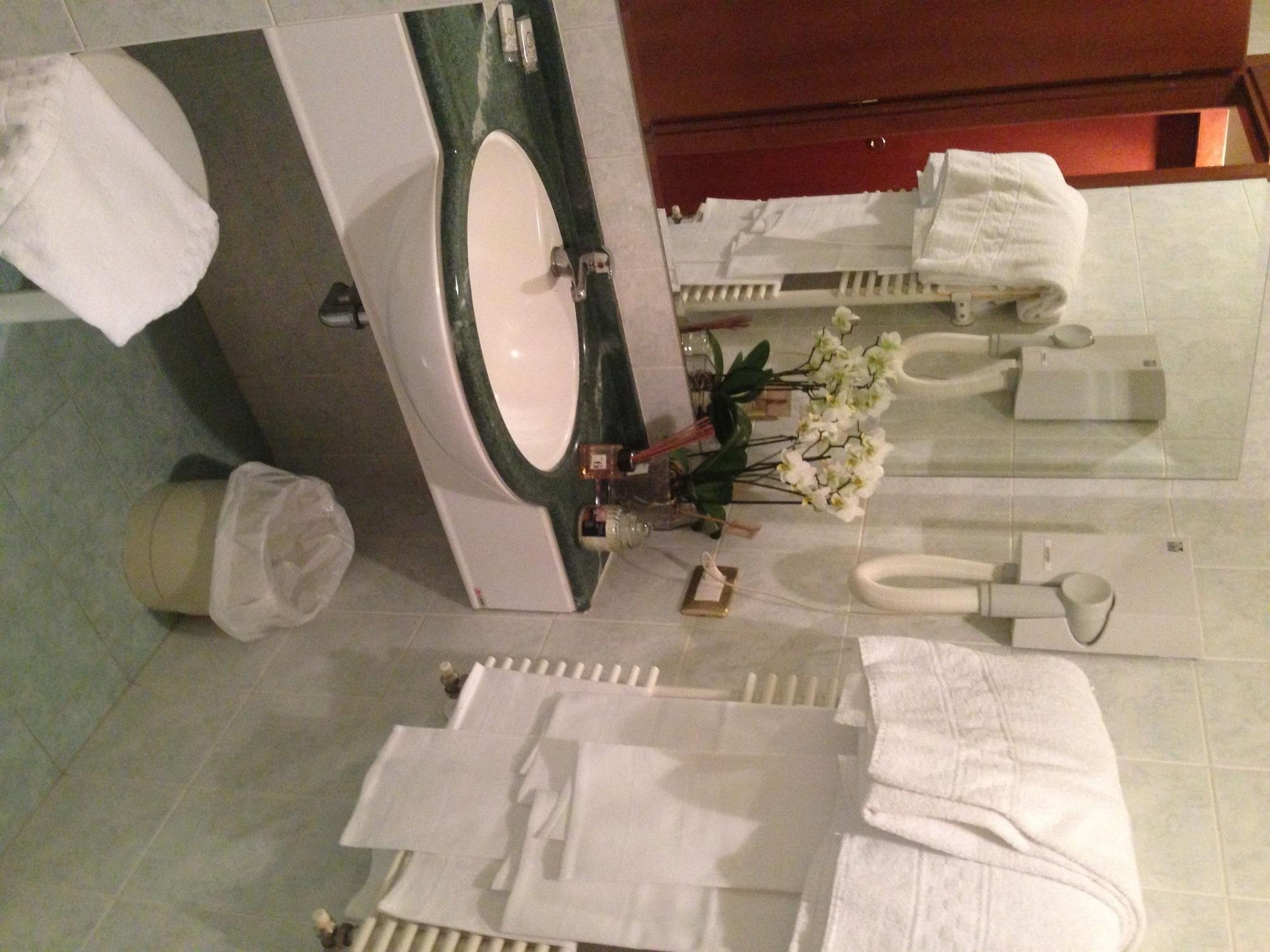 Equipamiento de Habitación Hotel Piero della Francesca
