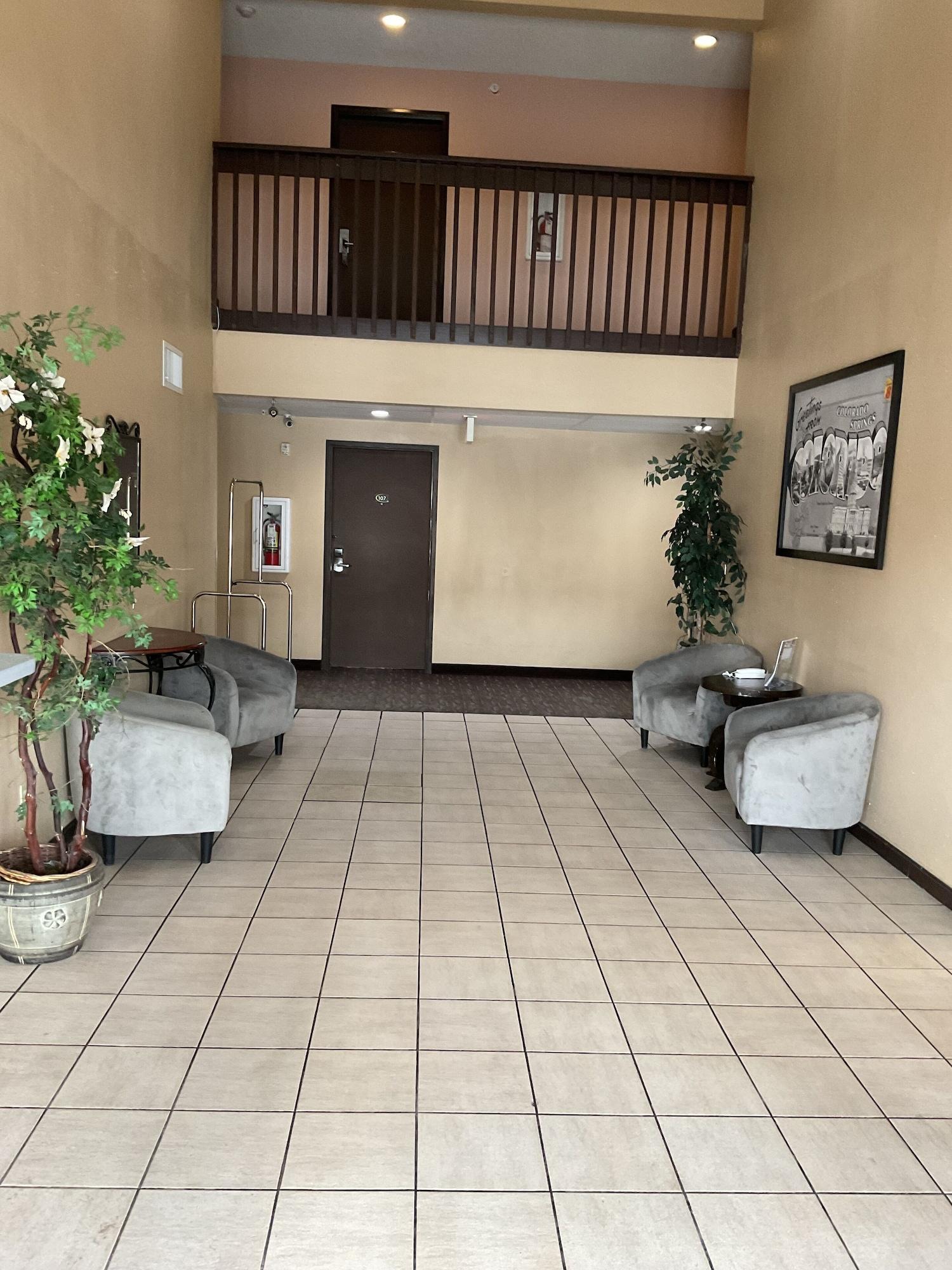 Vista Lobby Super 8 by Wyndham Colorado Springs Airport