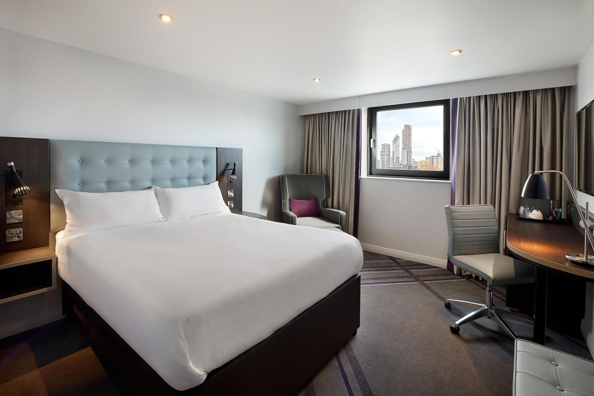 Varios Premier Inn Staines upon Thames