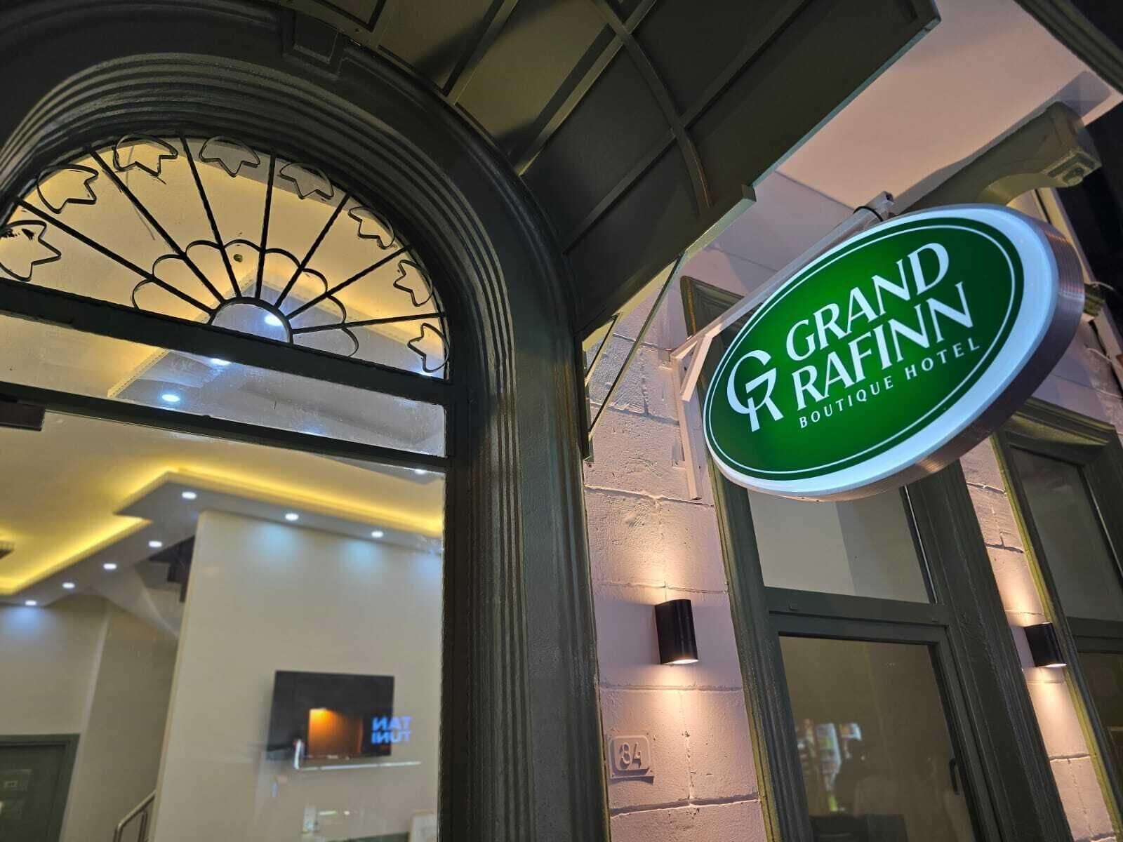 Varios Grand Rafinn Hotel