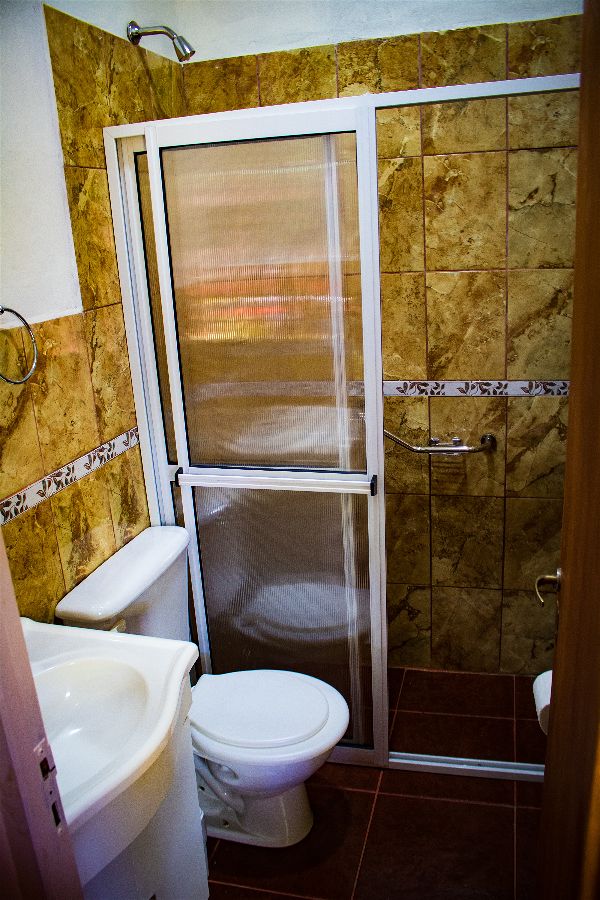 Baño Montes Hostería & Bar Café