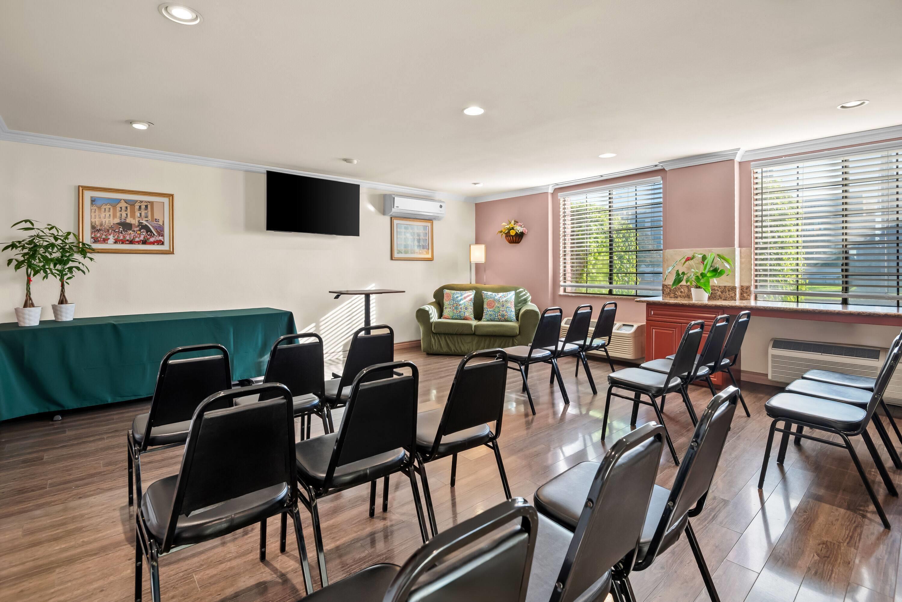 Sala de Reuniones Howard Johnson by Wyndham Pasadena