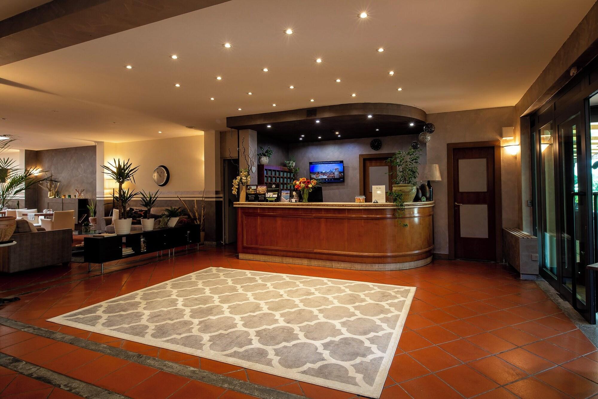 Vista Lobby Hotel Carignano