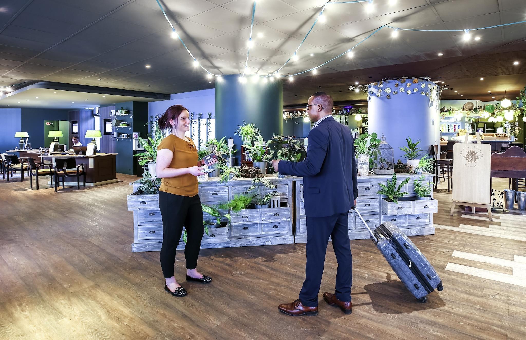 Vista Lobby Ibis Bastille Opera