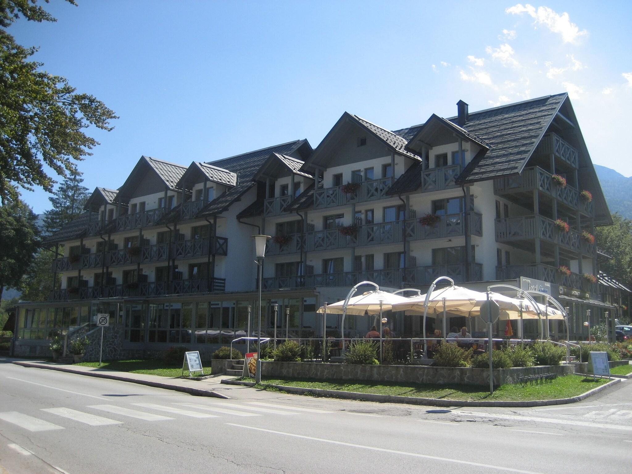 Vista Exterior Hotel Jezero
