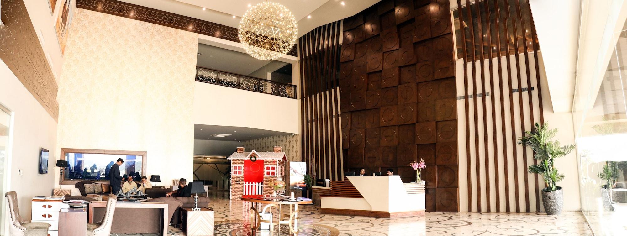 Vista Lobby Circle Club