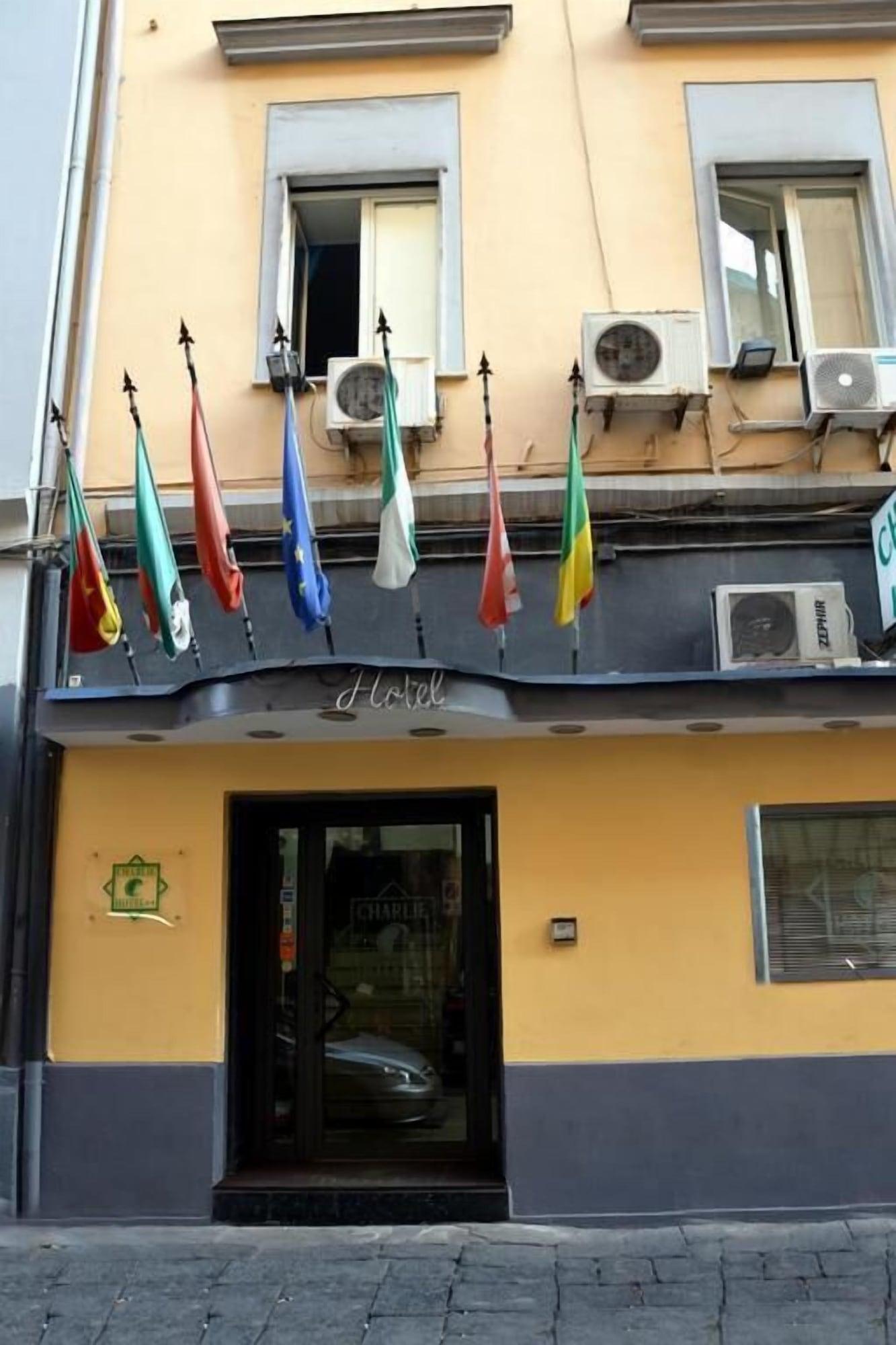 Varios Charlie Hotel