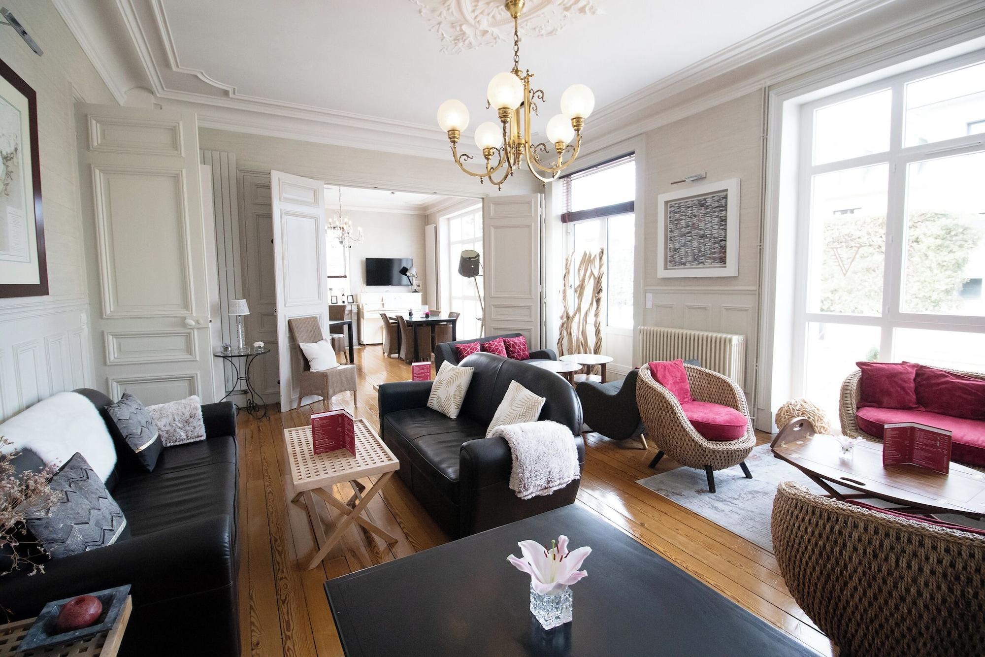 Bar/Salón Hotel La Villefromoy