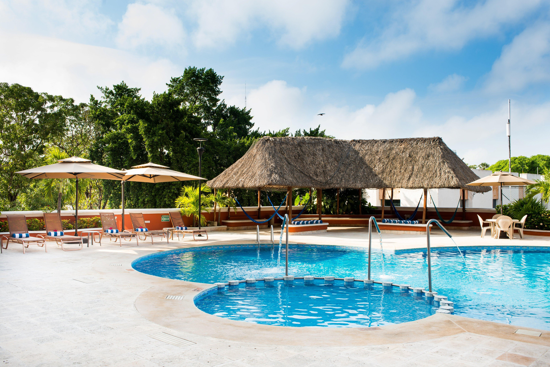 Vista da piscina Holiday Inn Merida by IHG