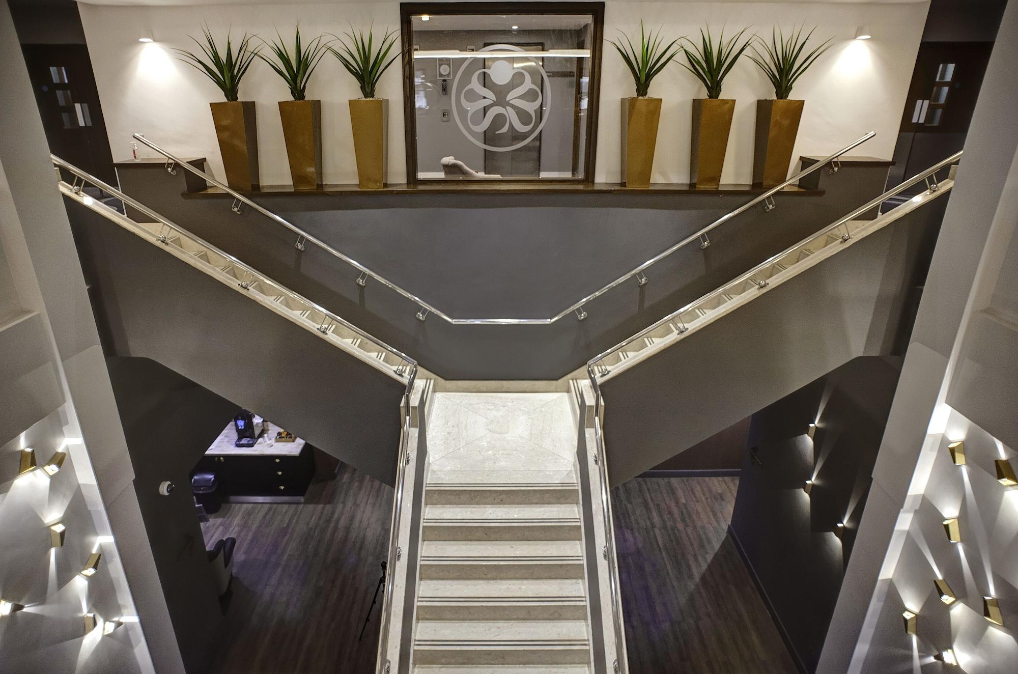 Vista Lobby Sandman Signature London Gatwick Hotel