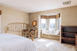 Alquiler Vacacional - Escape to the Woods: 4-bedroom country house with hot tub spa, sauna, fireplace
