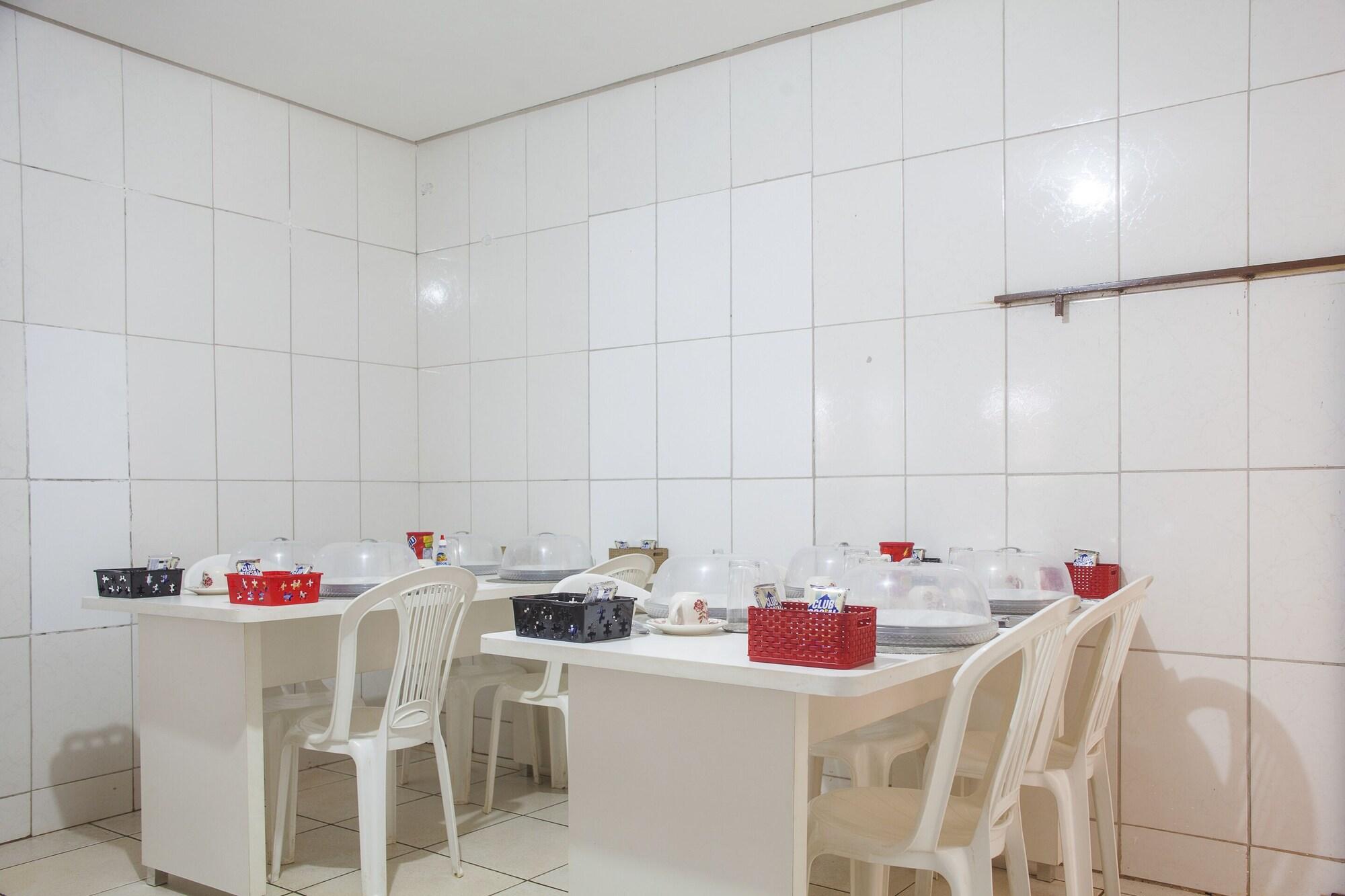 Restaurant OYO M&J Hotel