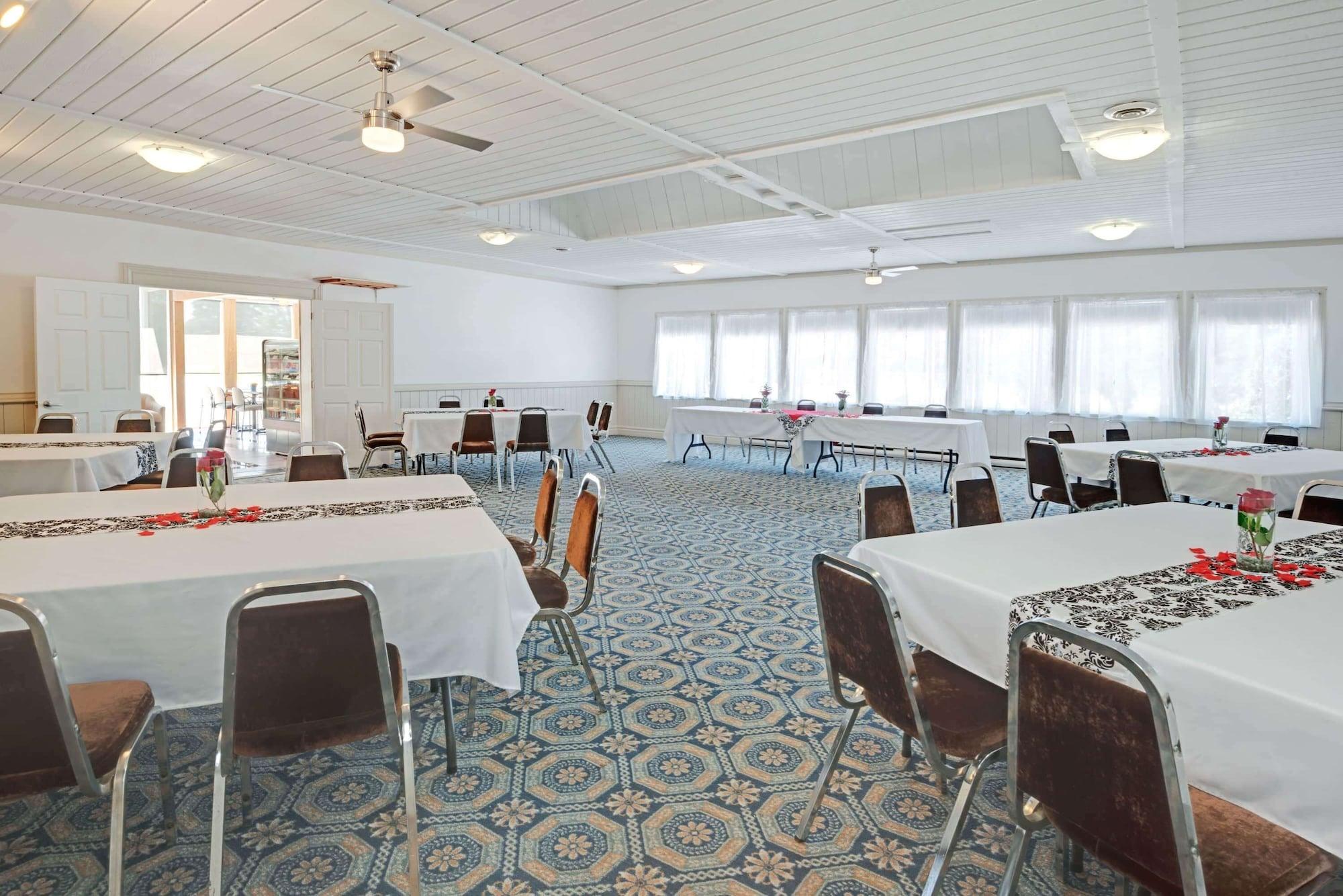 Sala de Reuniones Howard Johnson by Wyndham Lindsay